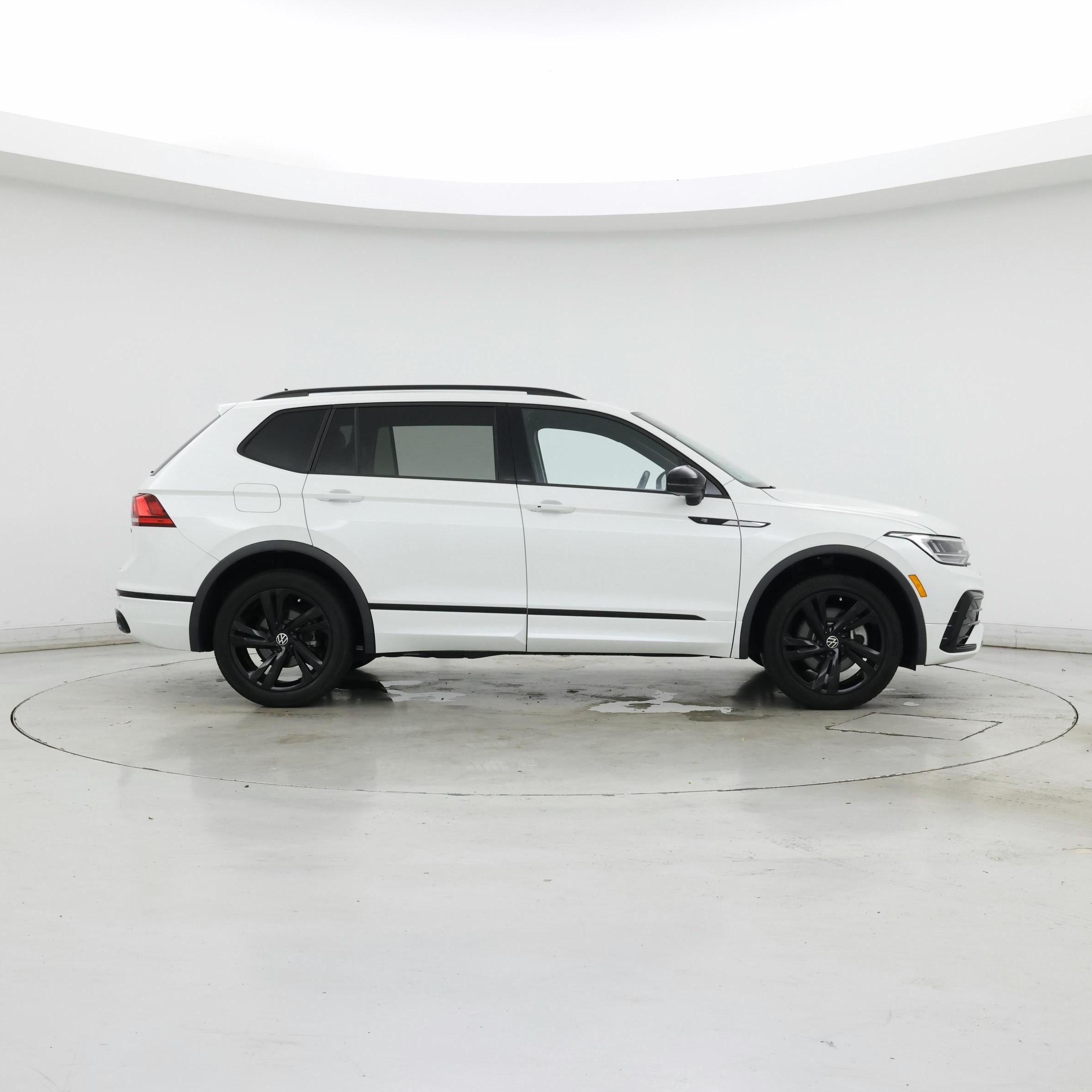 Thumbnail: 2023 Volkswagen Tiguan - 7