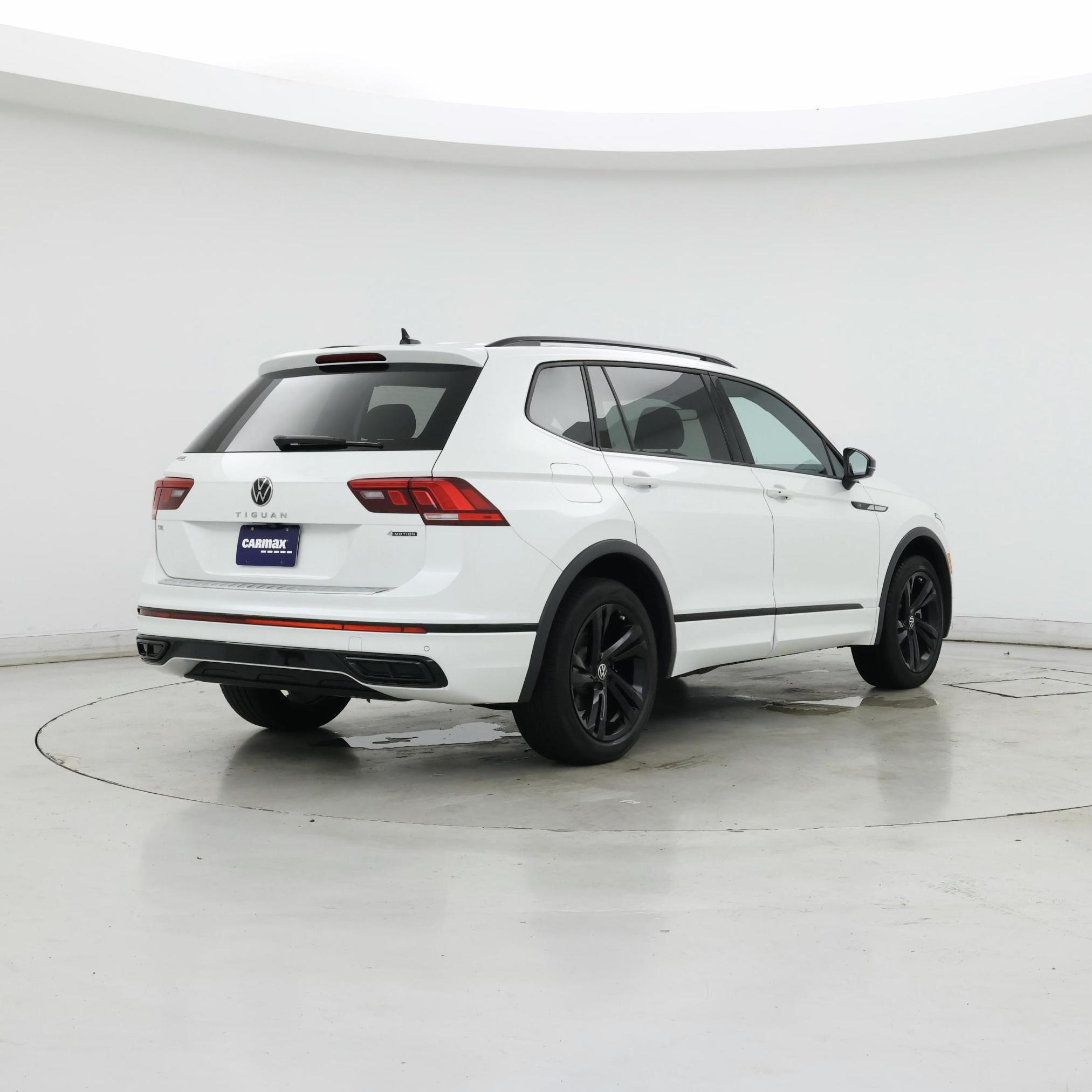 Thumbnail: 2023 Volkswagen Tiguan - 8