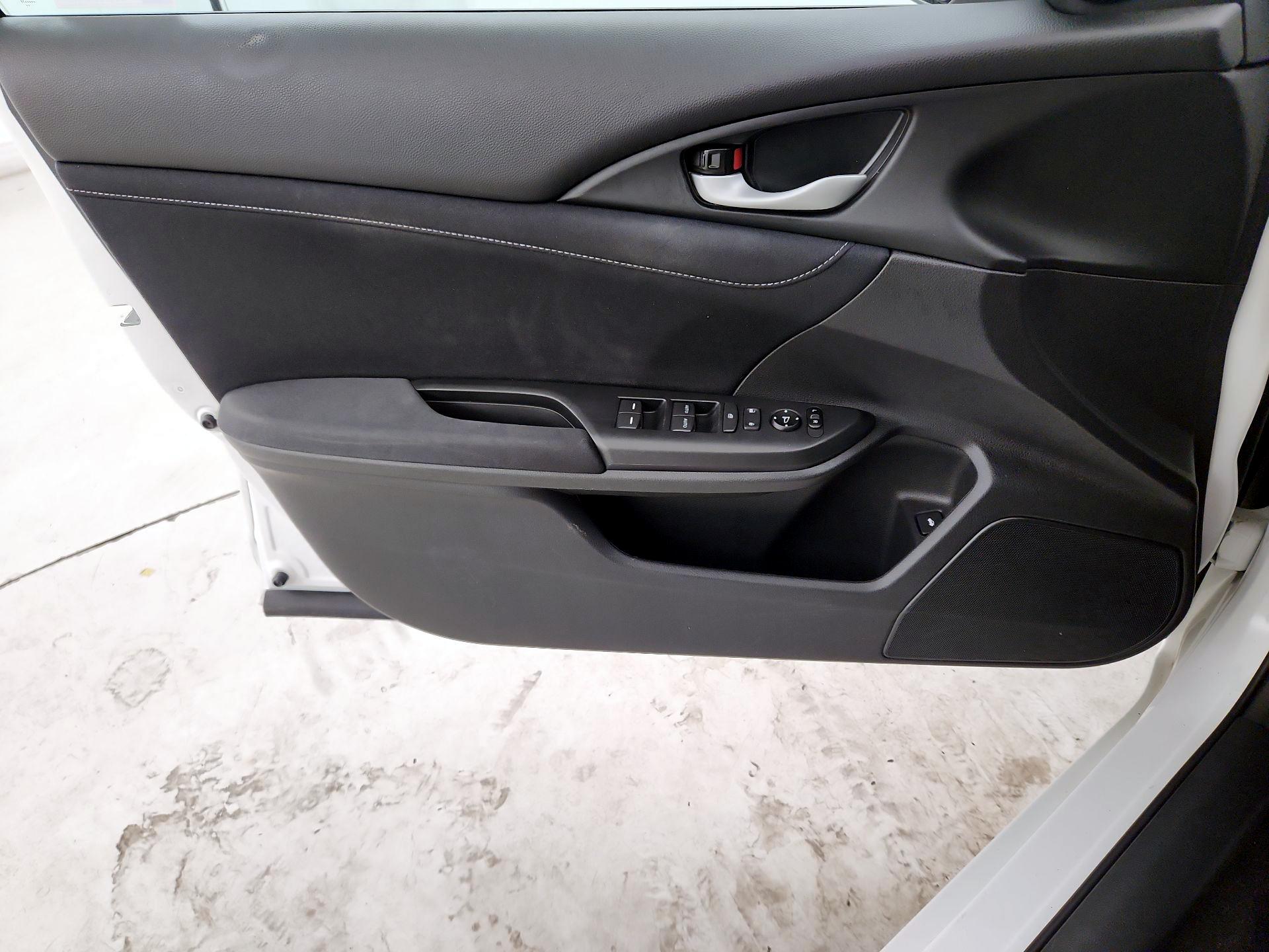 Thumbnail: 2019 Honda Insight - 12