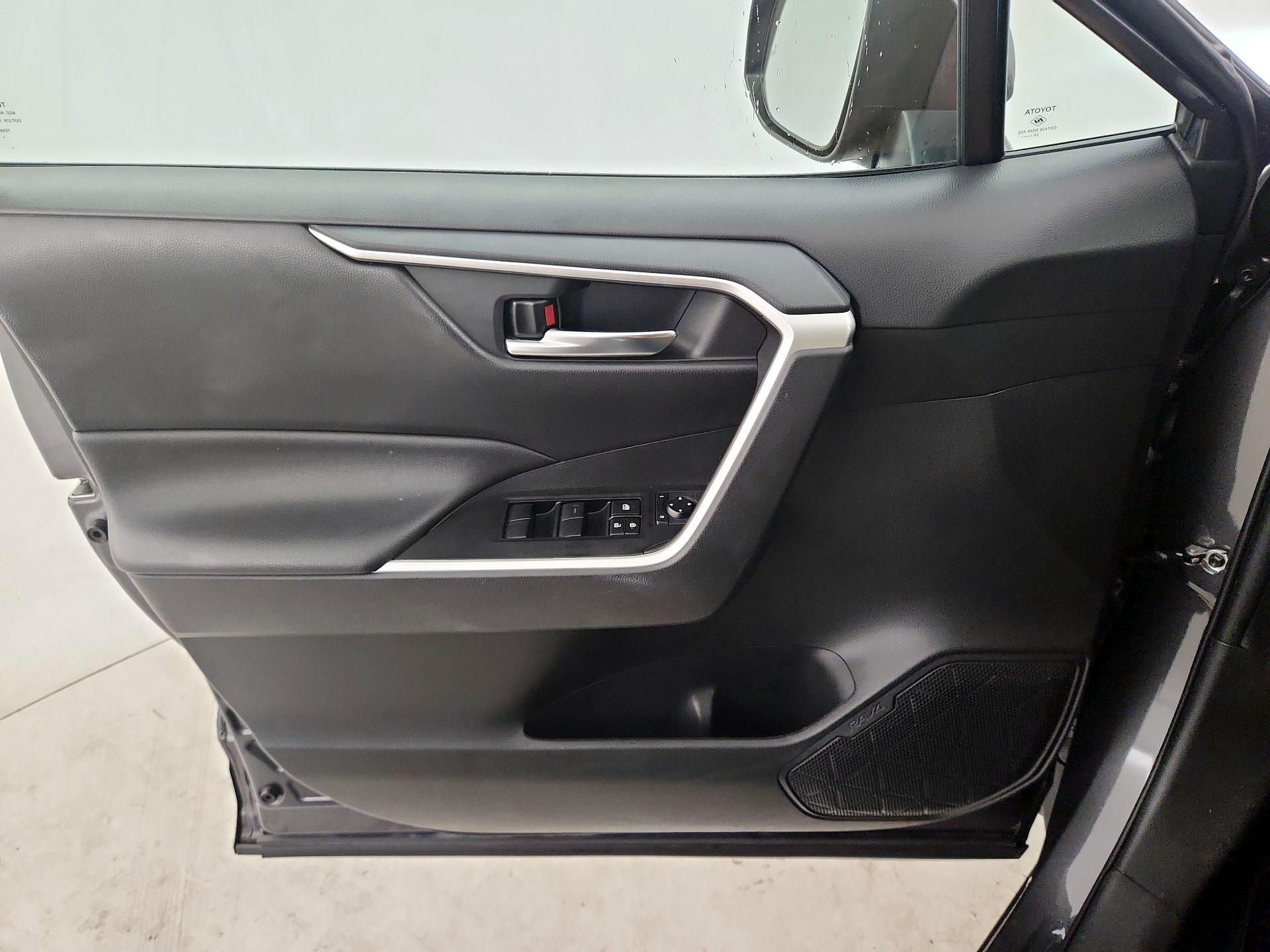 Thumbnail: 2021 Toyota RAV4 - 12