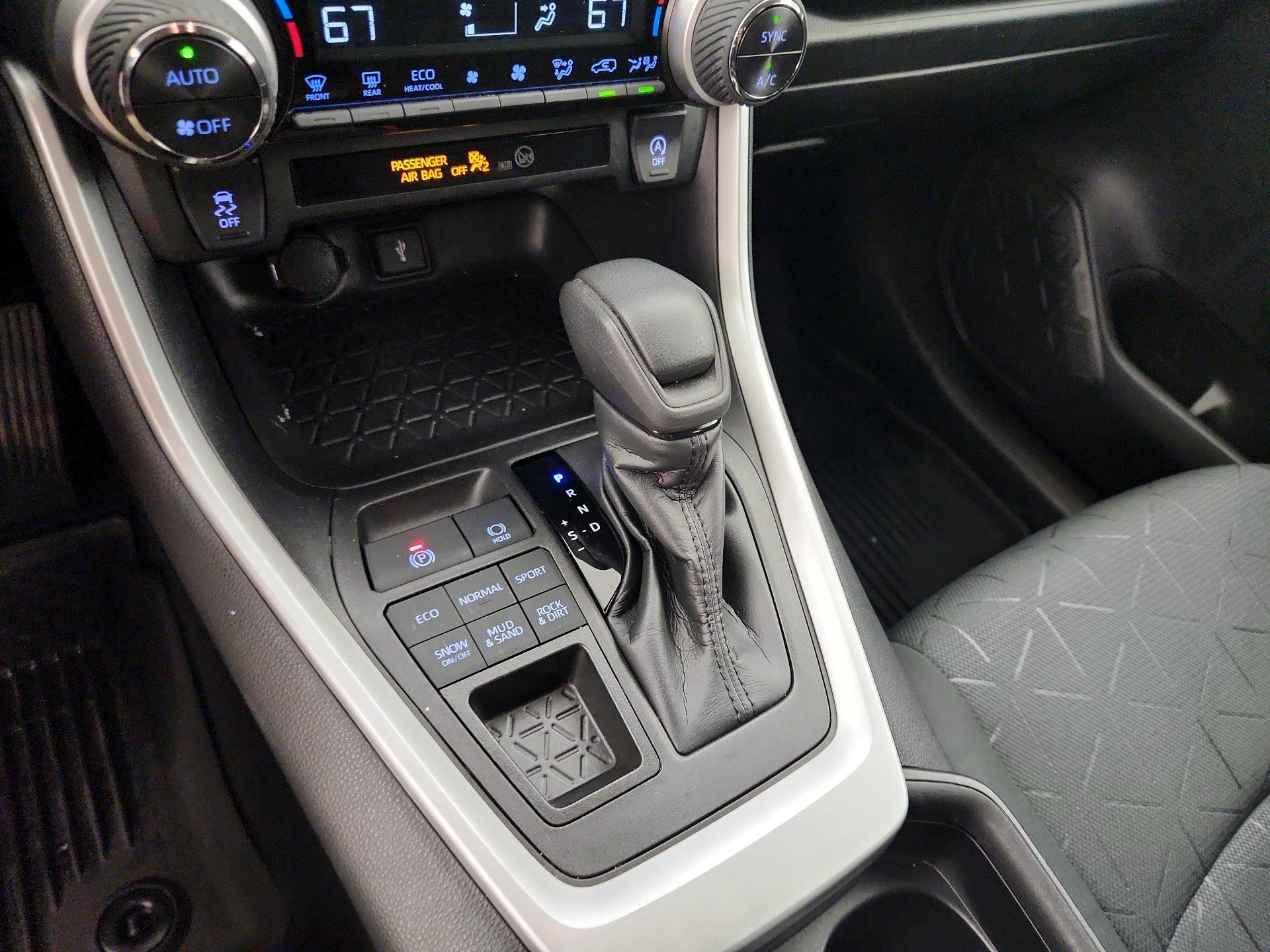Thumbnail: 2021 Toyota RAV4 - 17