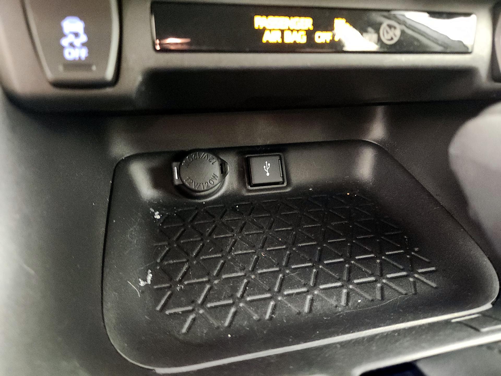 Thumbnail: 2021 Toyota RAV4 - 18