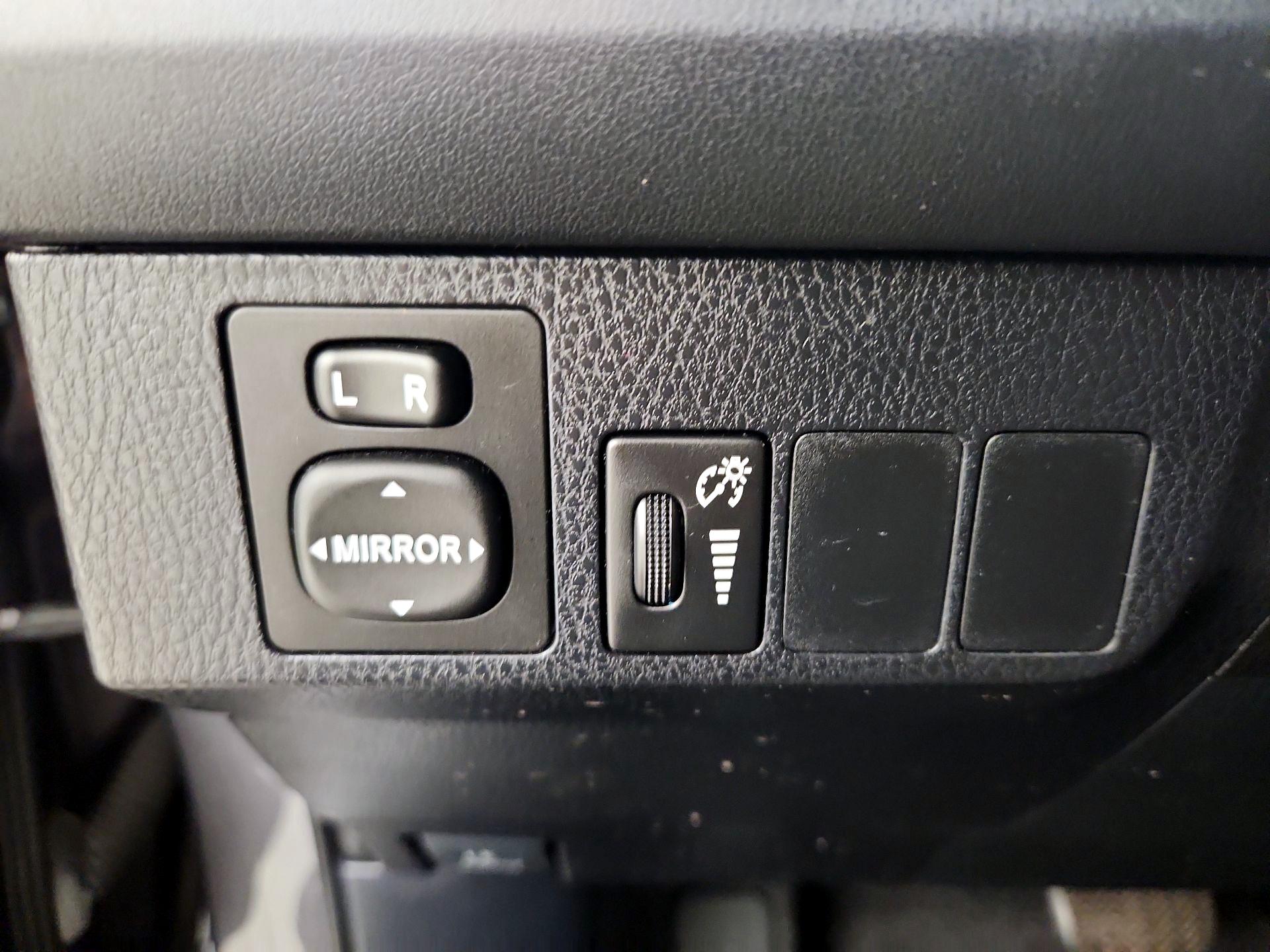 Thumbnail: 2016 Toyota RAV4 - 13