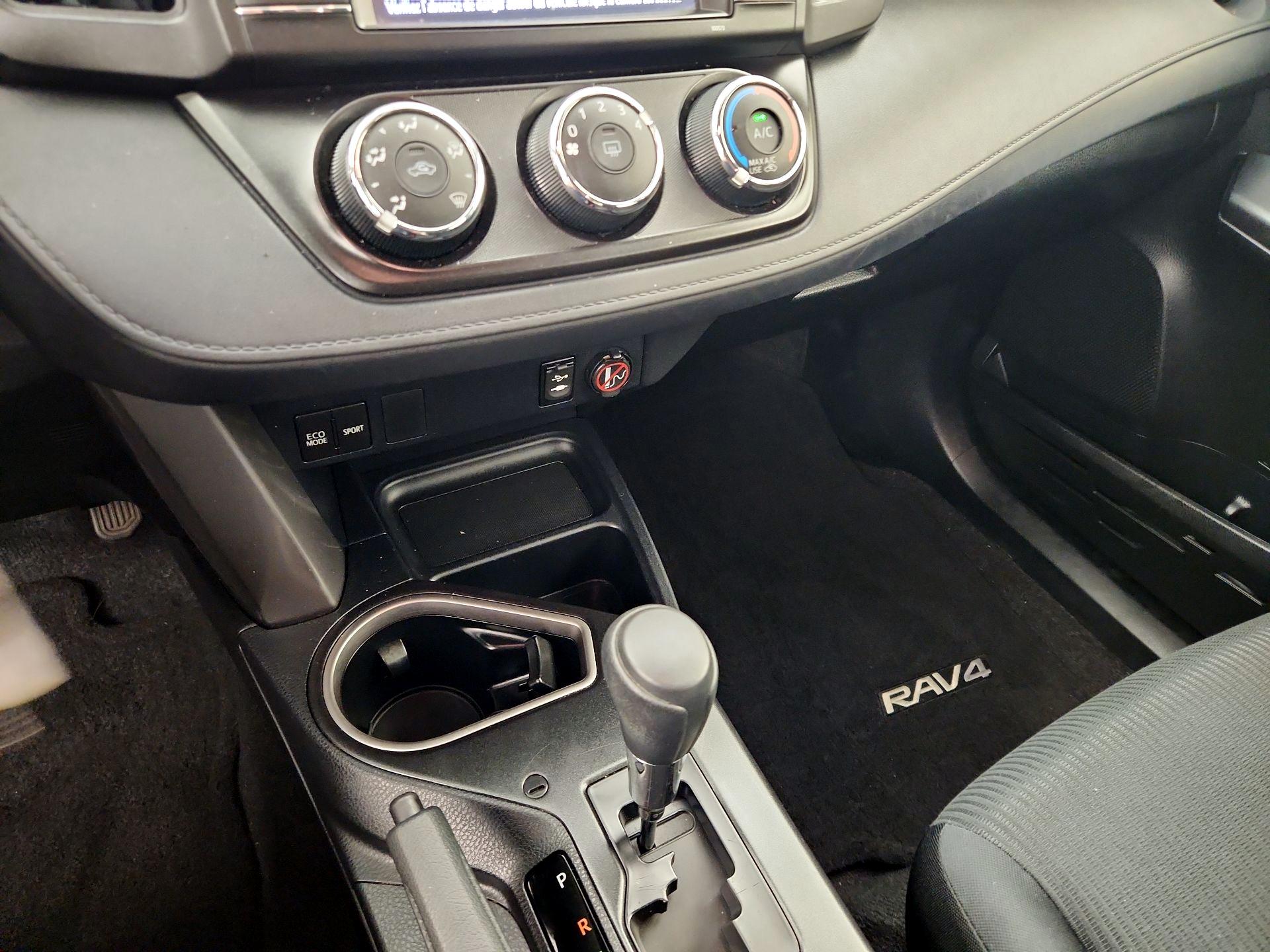 Thumbnail: 2016 Toyota RAV4 - 16
