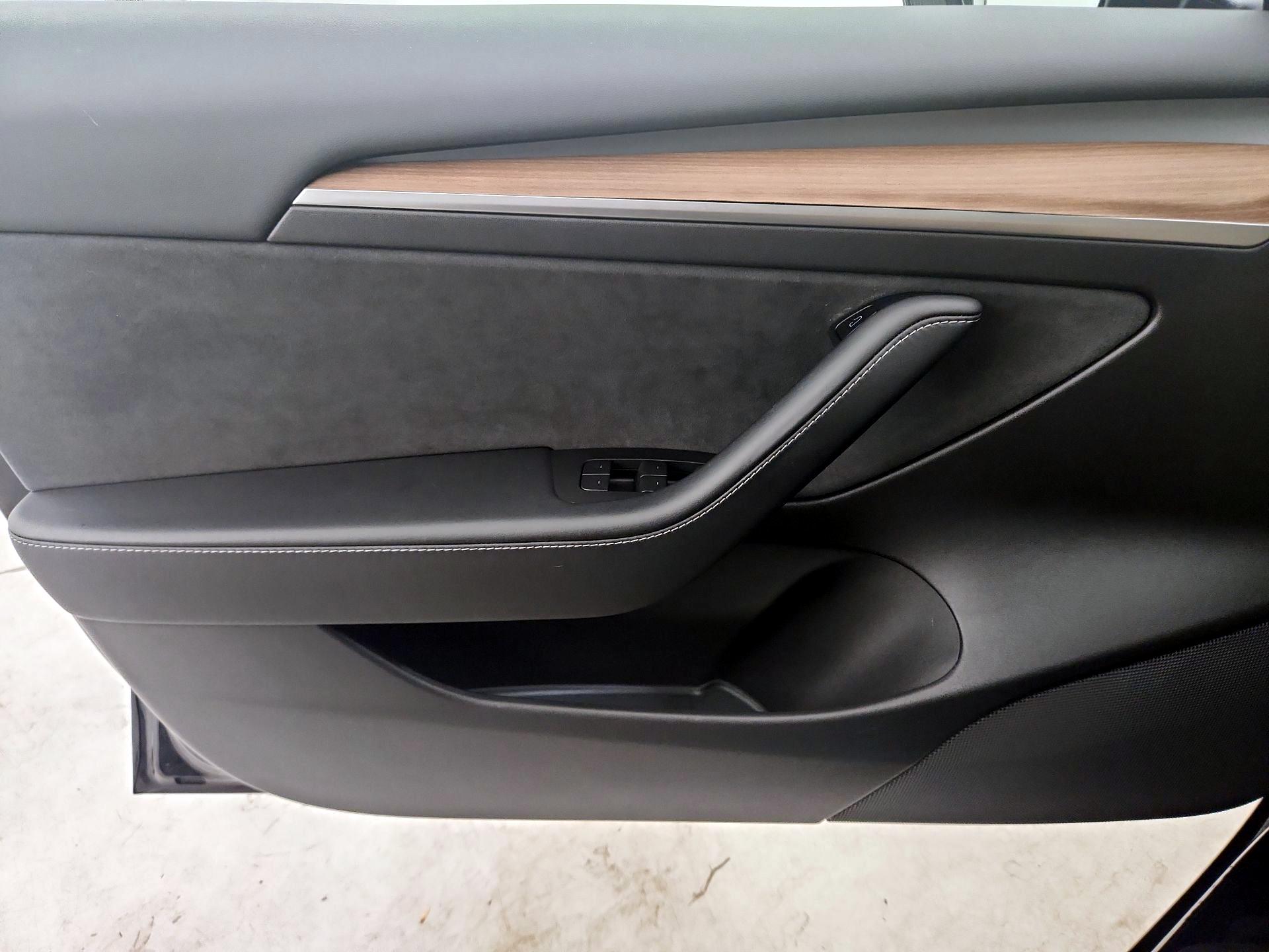 Thumbnail: 2022 Tesla Model 3 - 12