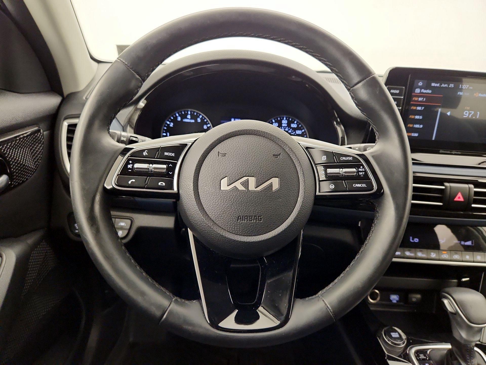 Thumbnail: 2023 Kia Seltos - 10
