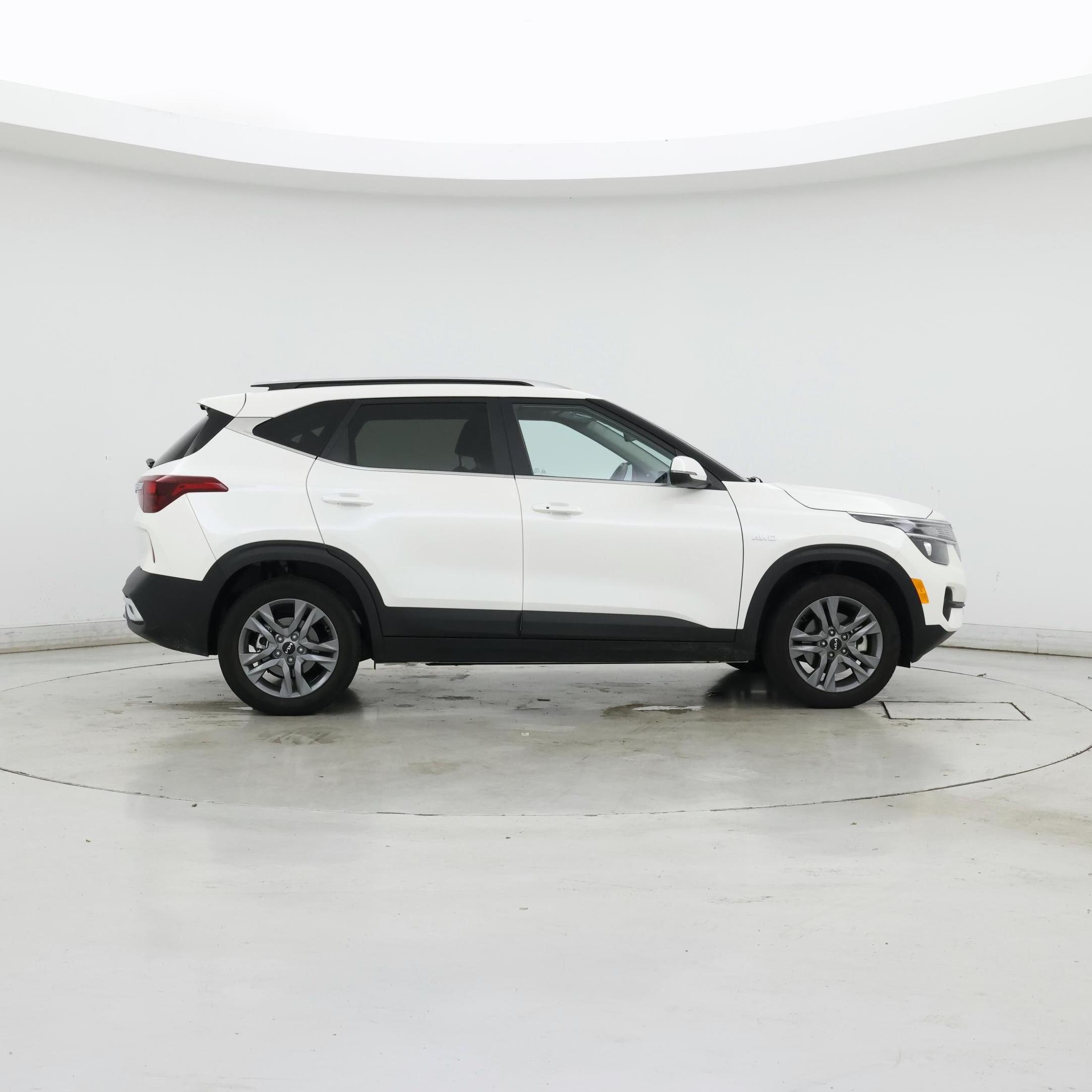 Thumbnail: 2023 Kia Seltos - 7