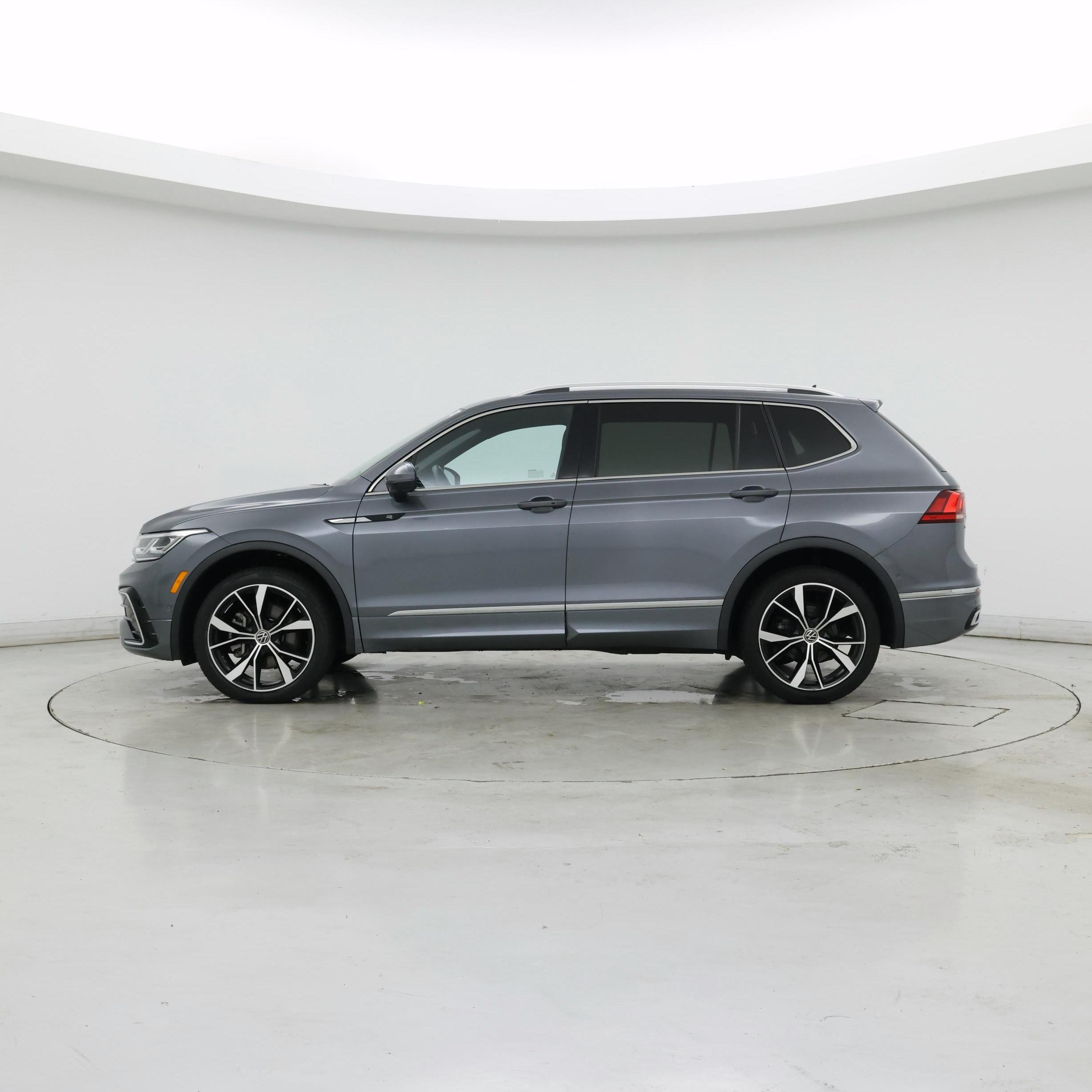 Thumbnail: 2022 Volkswagen Tiguan - 3