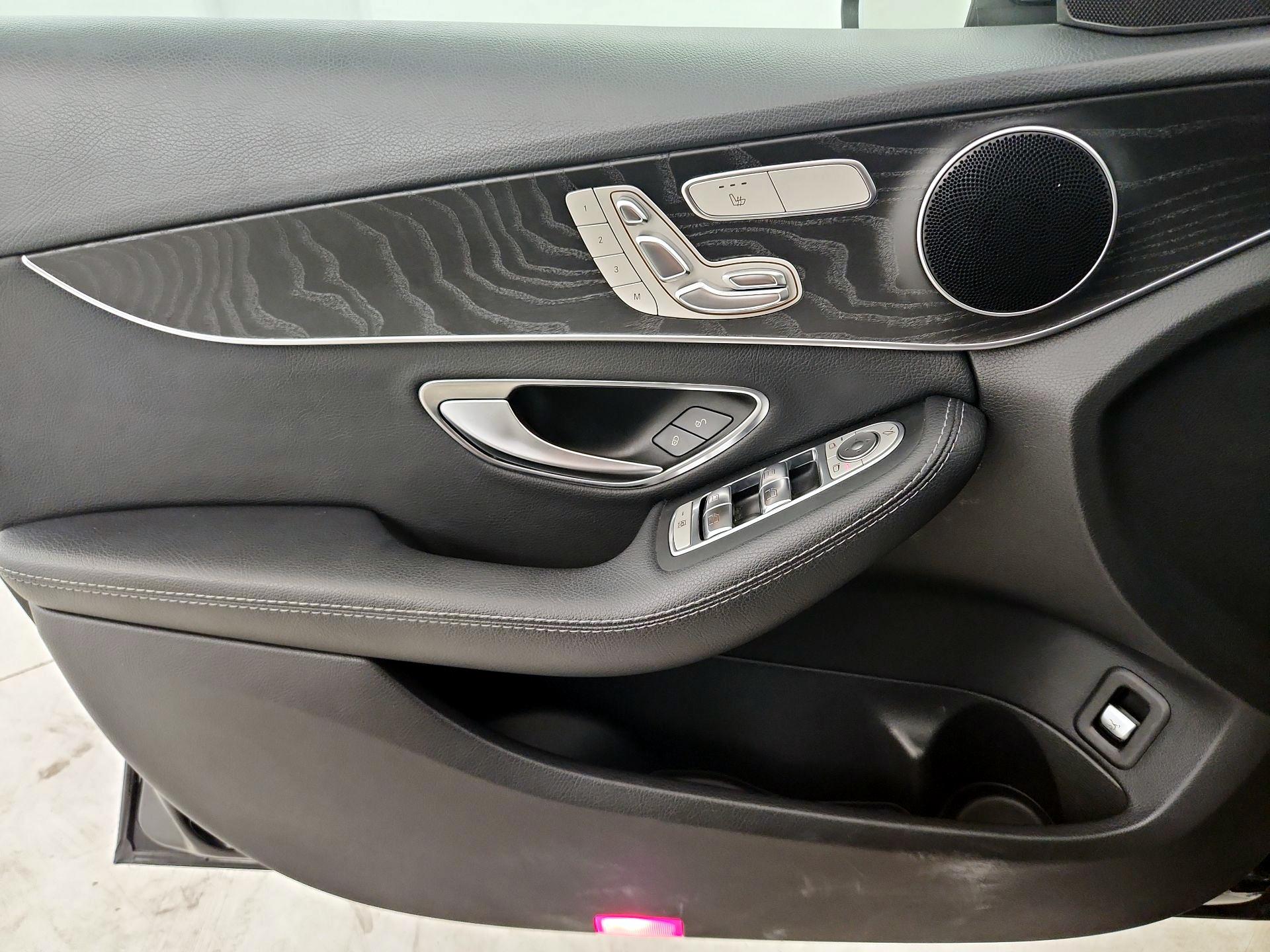 Thumbnail: 2016 Mercedes-Benz C-Class - 12