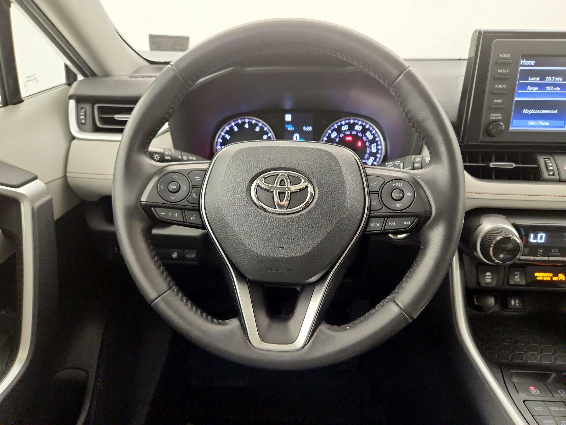 Thumbnail: 2019 Toyota RAV4 - 10