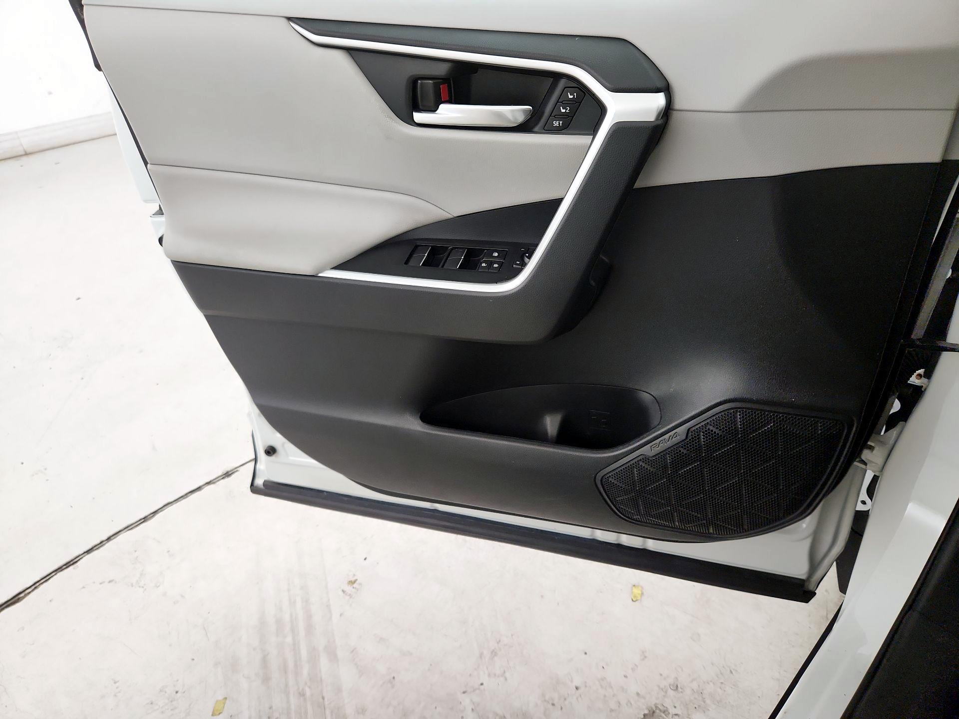 Thumbnail: 2019 Toyota RAV4 - 12