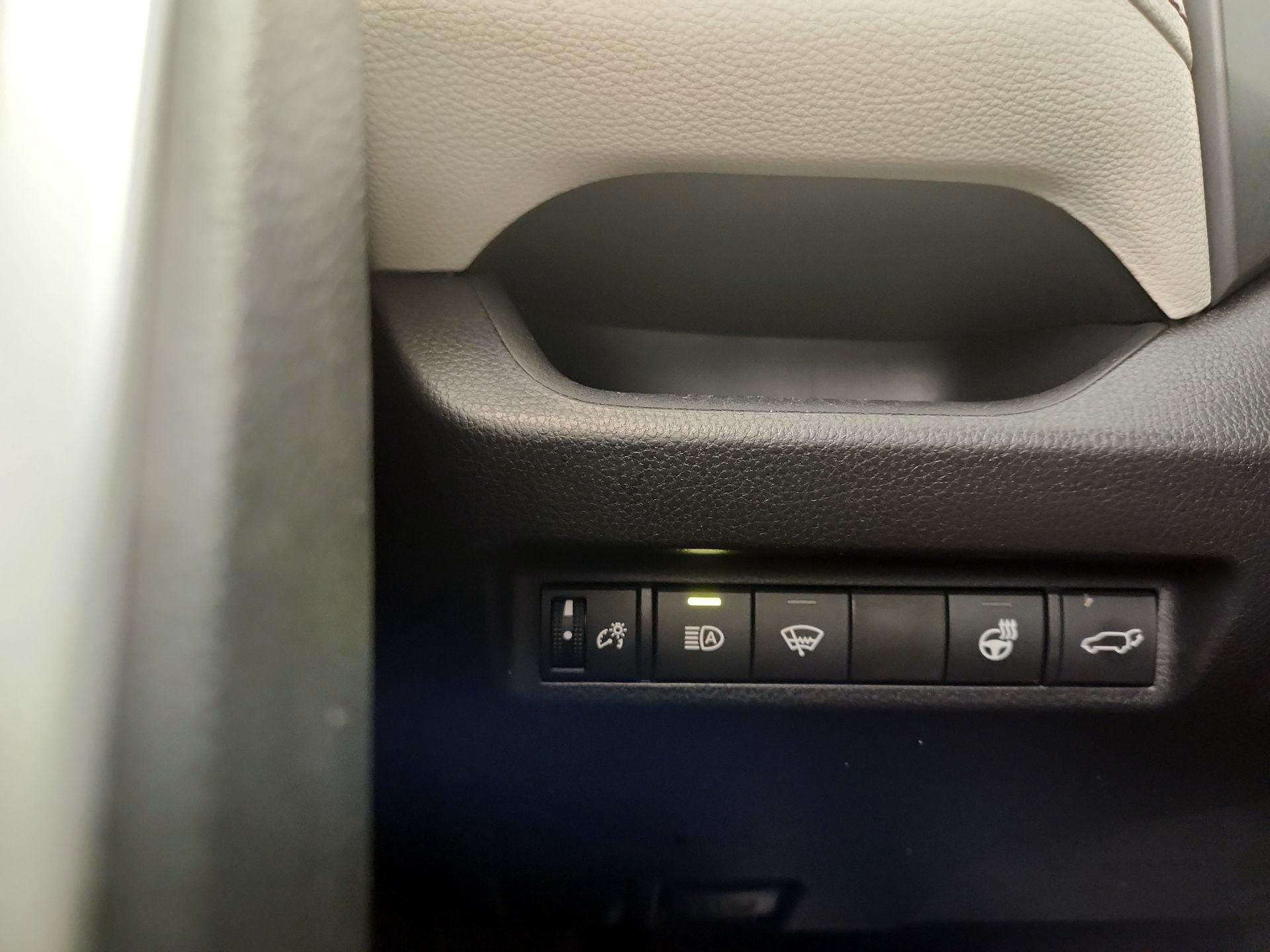 Thumbnail: 2019 Toyota RAV4 - 13