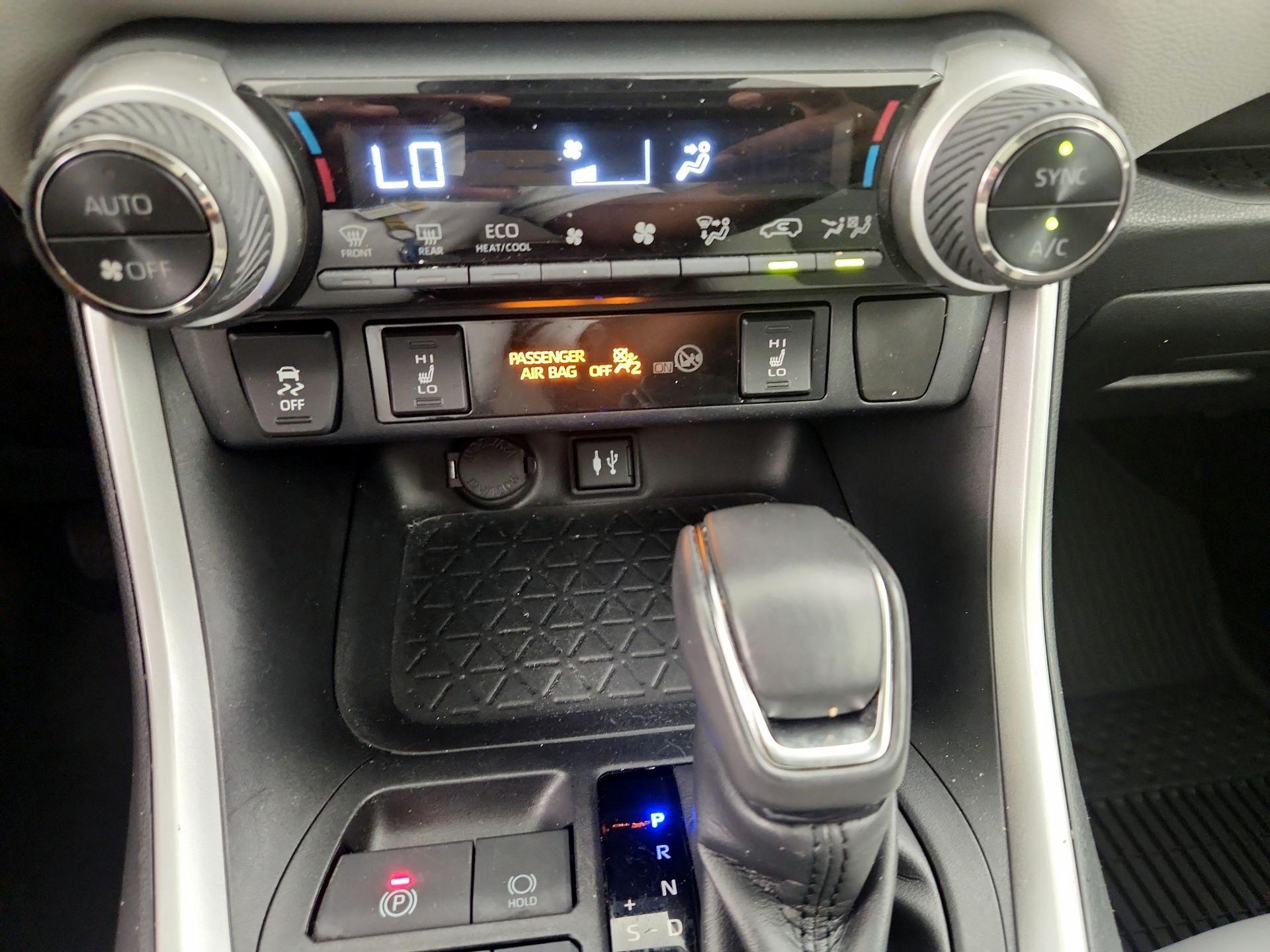 Thumbnail: 2019 Toyota RAV4 - 17