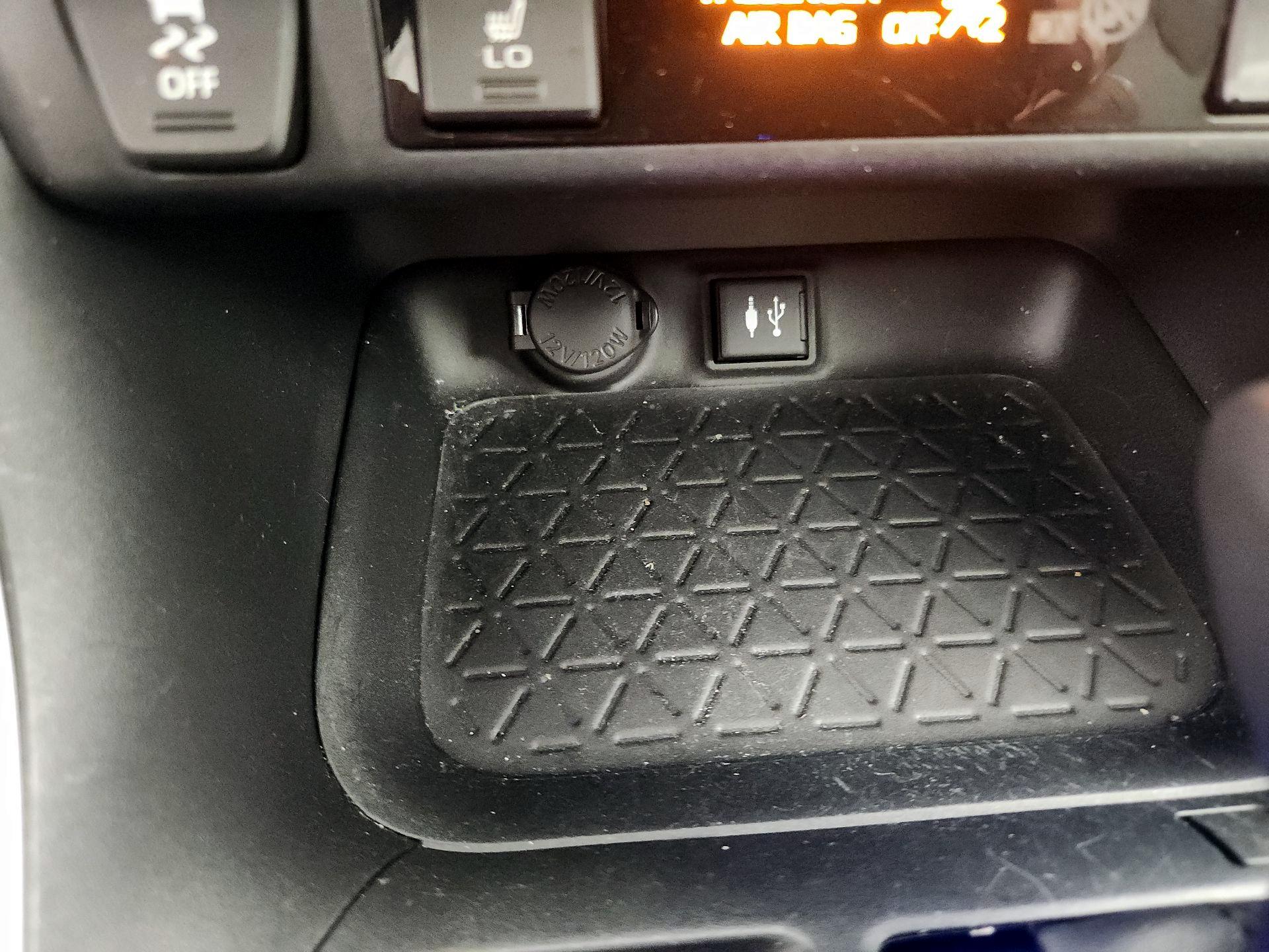 Thumbnail: 2019 Toyota RAV4 - 19