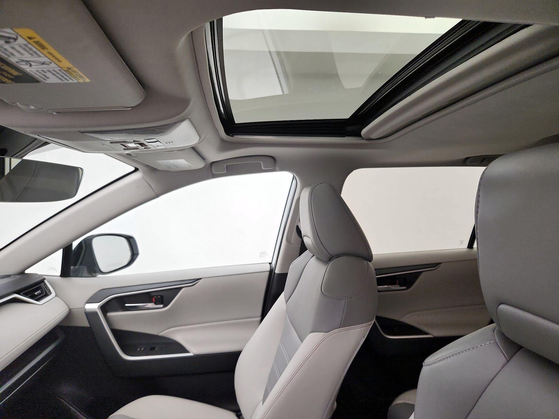 Thumbnail: 2019 Toyota RAV4 - 20