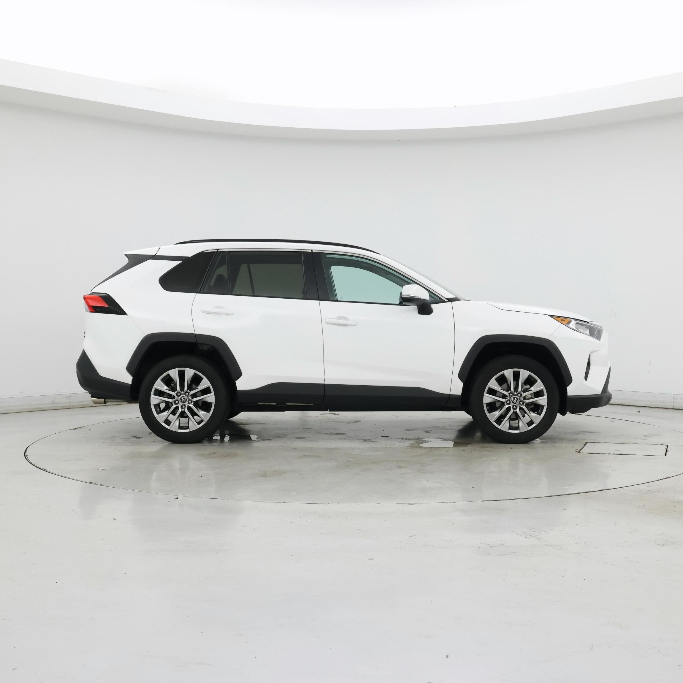 Thumbnail: 2019 Toyota RAV4 - 7