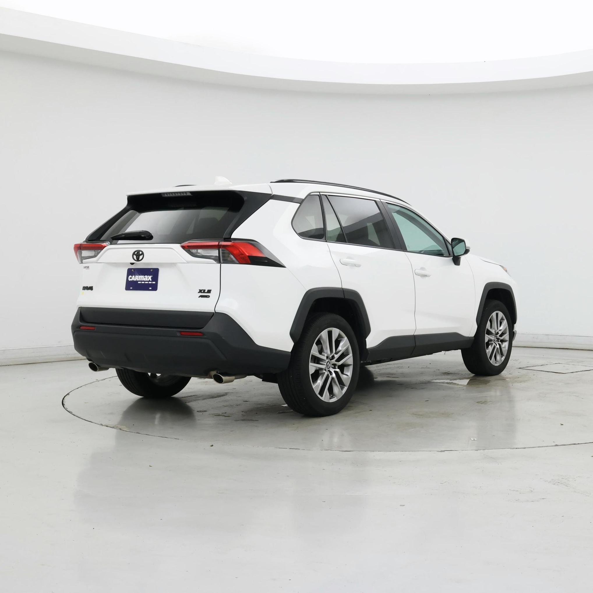 Thumbnail: 2019 Toyota RAV4 - 8