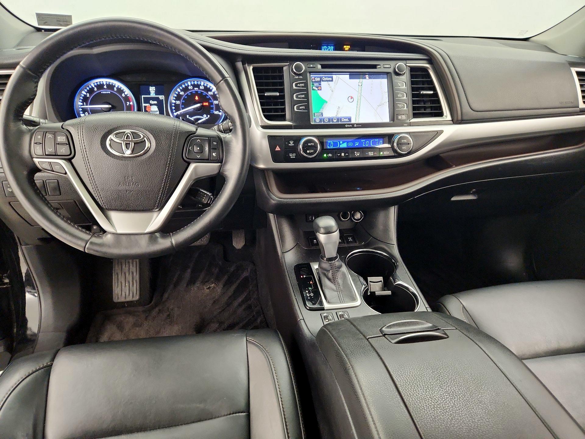 Thumbnail: 2015 Toyota Highlander - 9