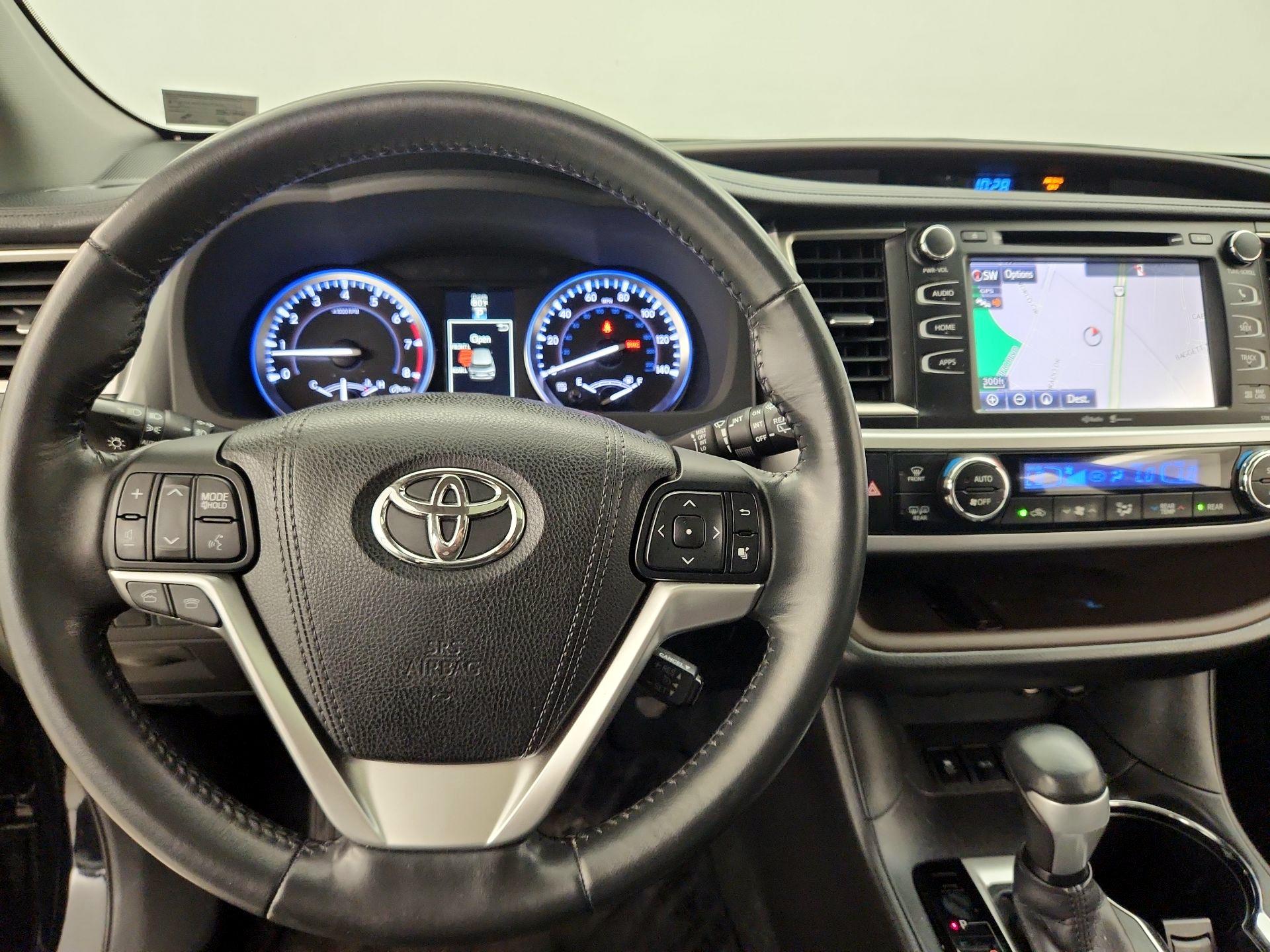 Thumbnail: 2015 Toyota Highlander - 10