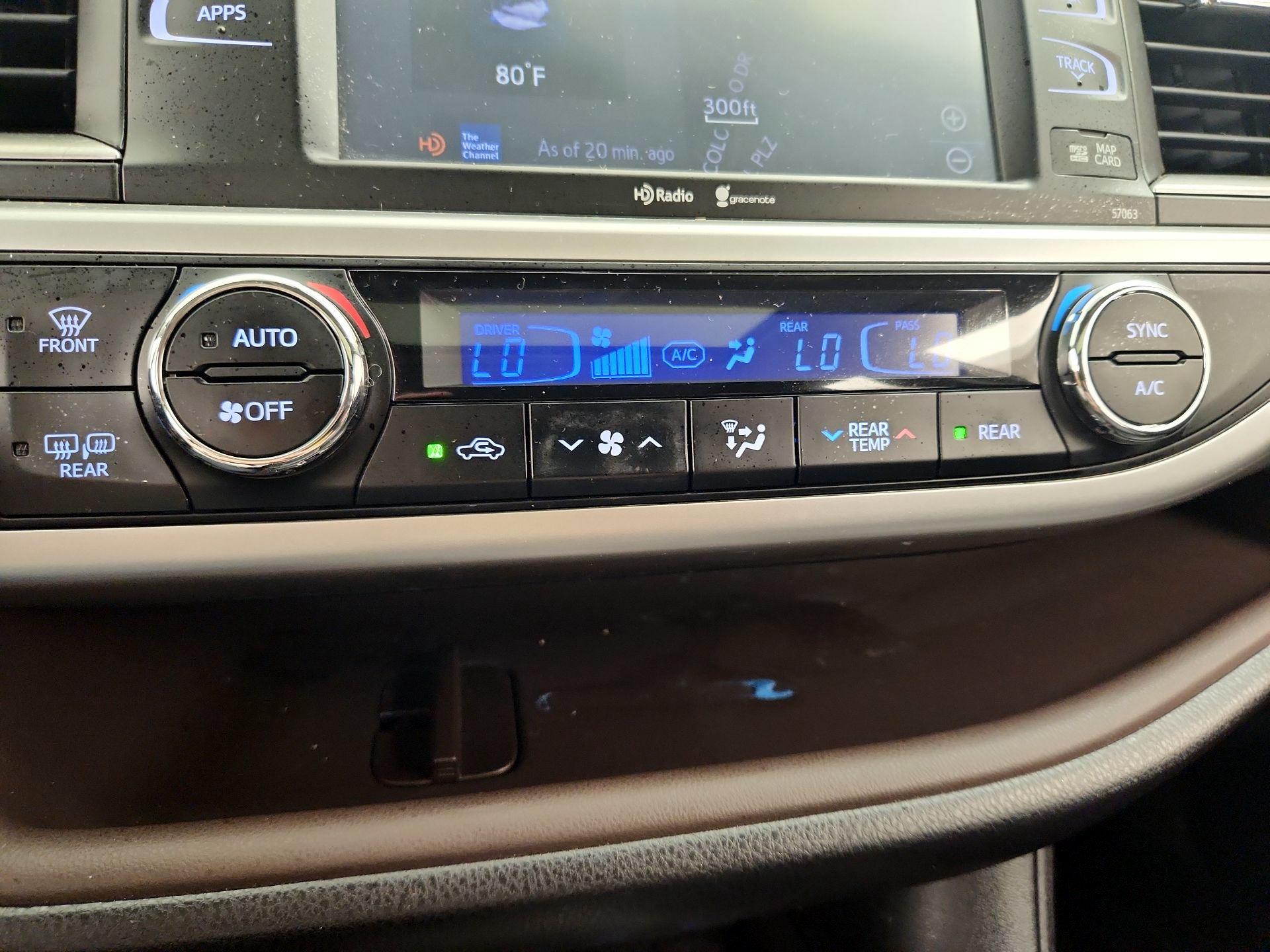 Thumbnail: 2015 Toyota Highlander - 17