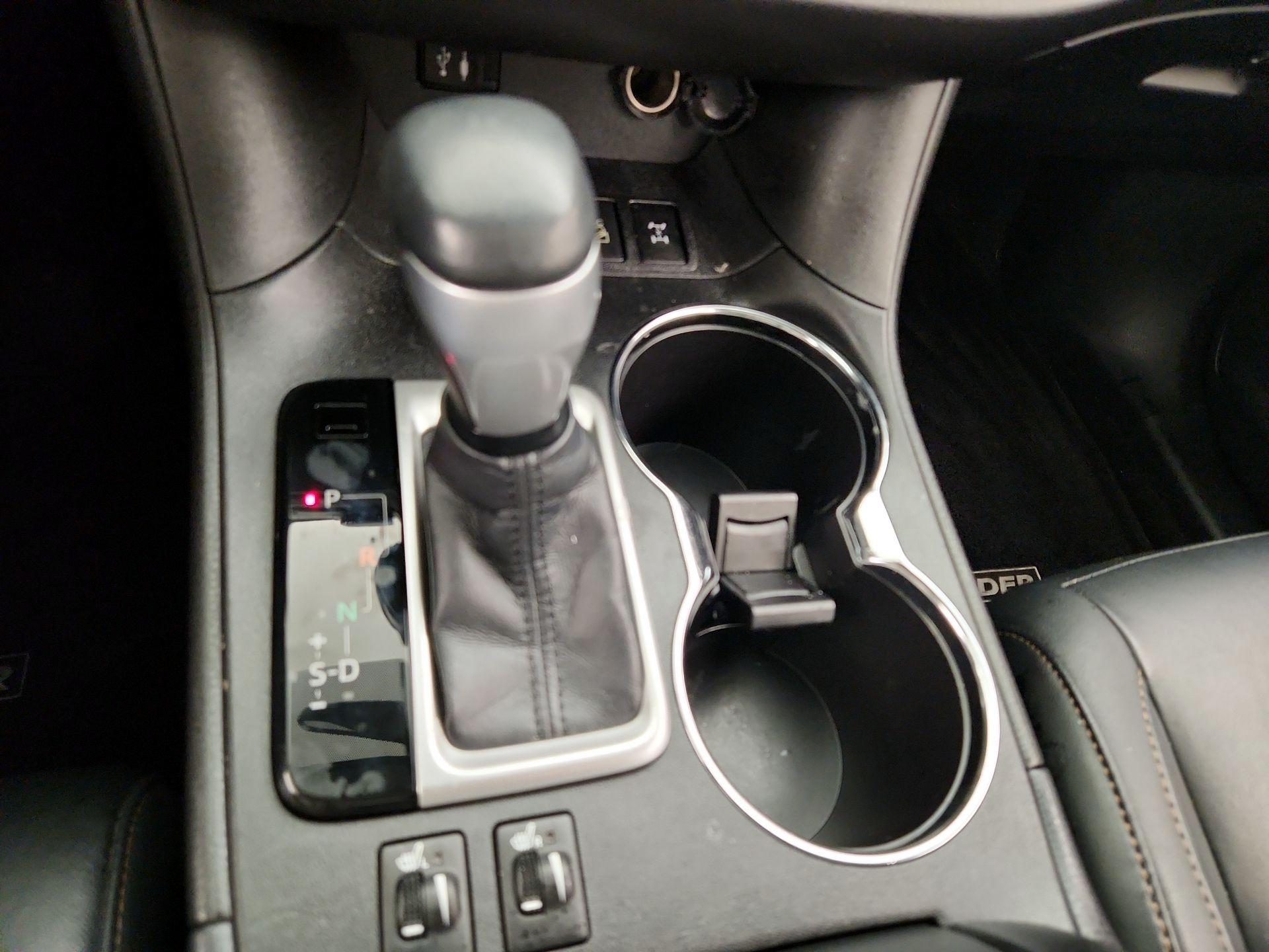 Thumbnail: 2015 Toyota Highlander - 18