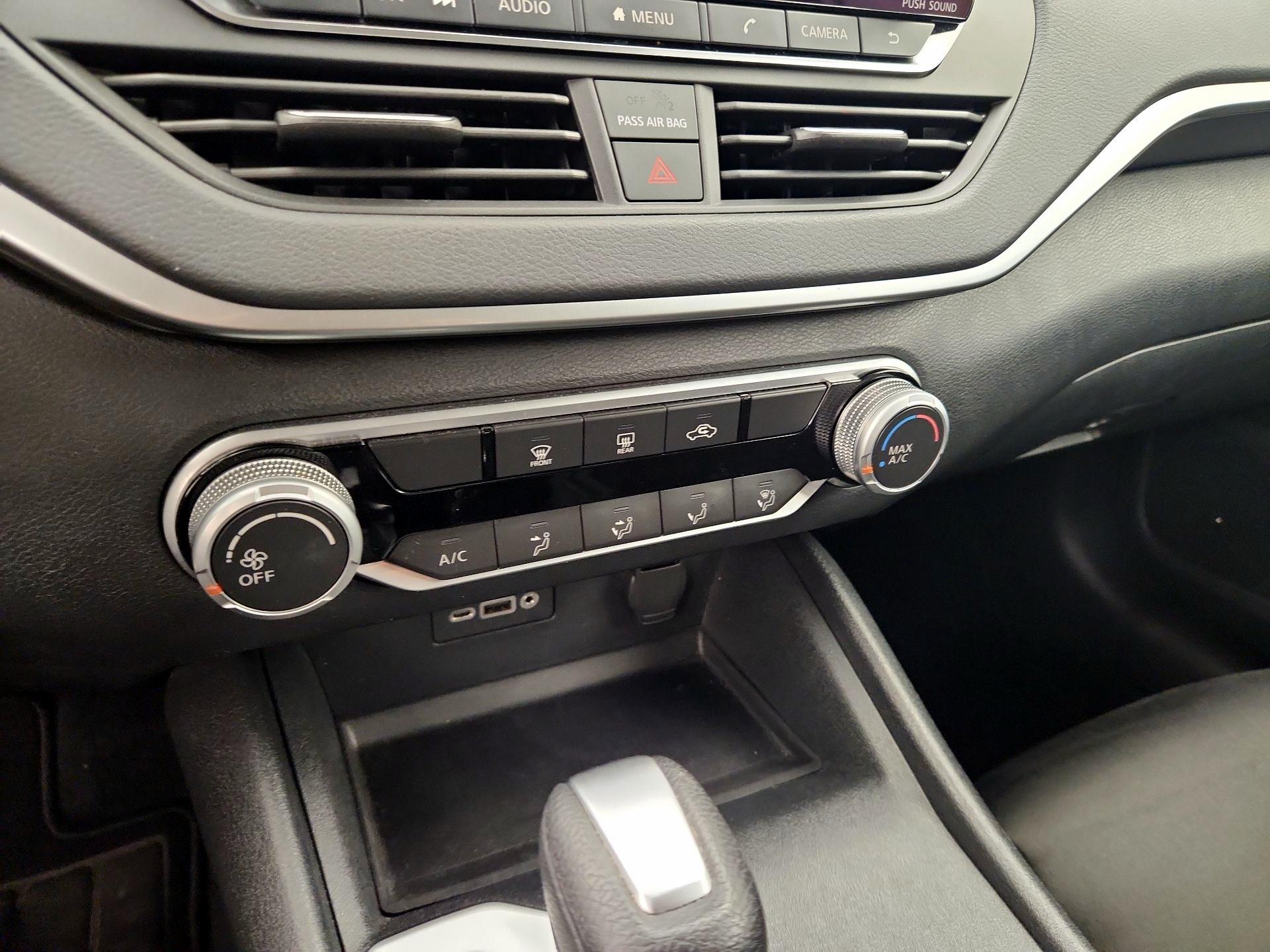 Thumbnail: 2019 Nissan Altima - 16