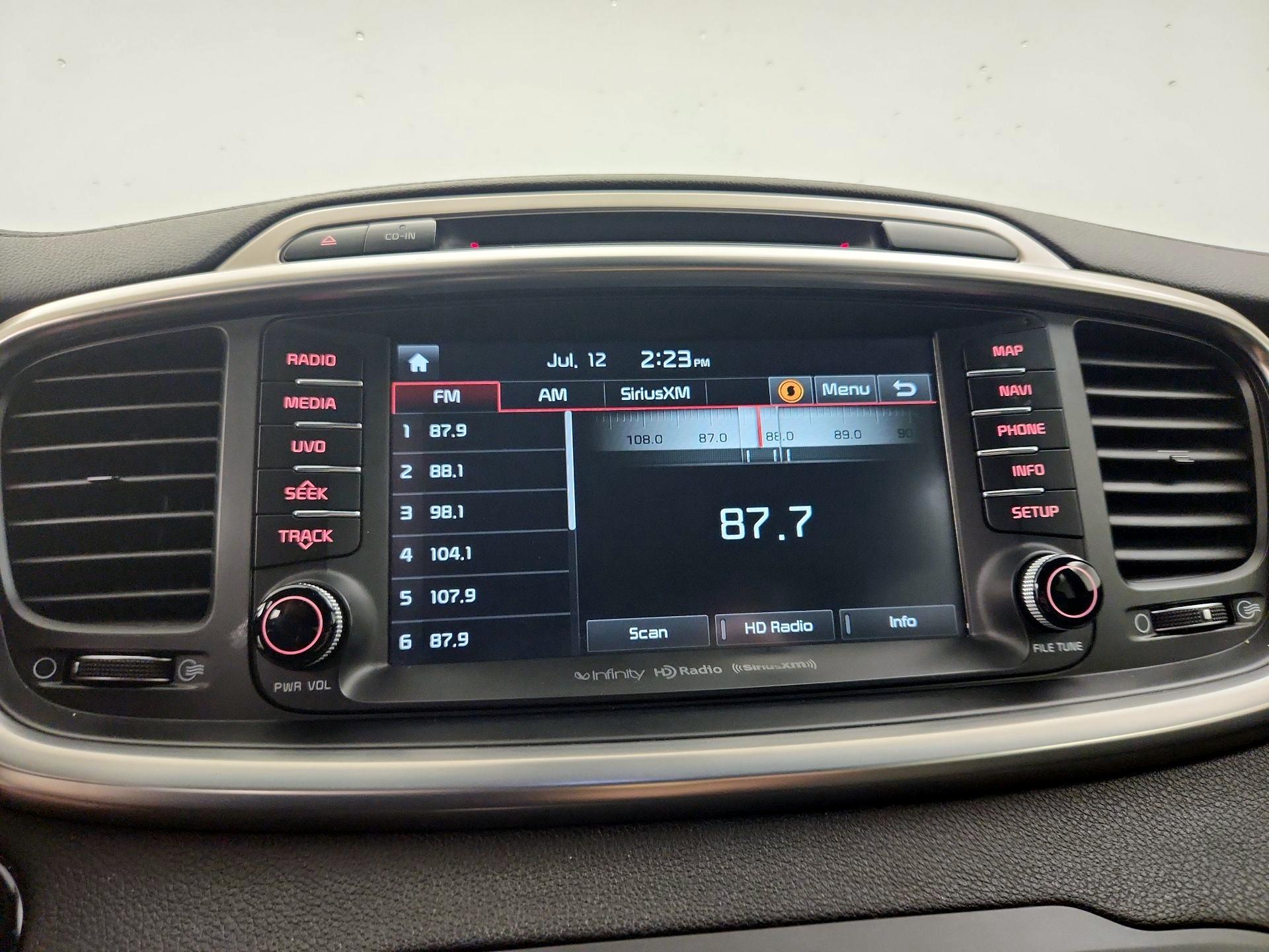 Thumbnail: 2016 Kia Sorento - 16
