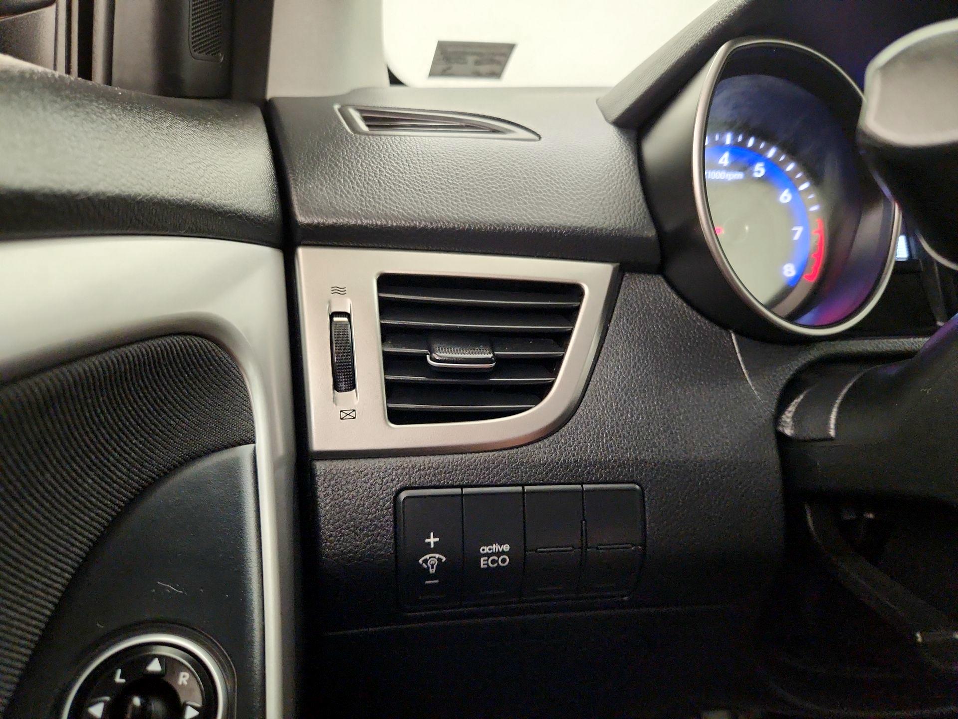 Thumbnail: 2016 Hyundai Elantra - 13