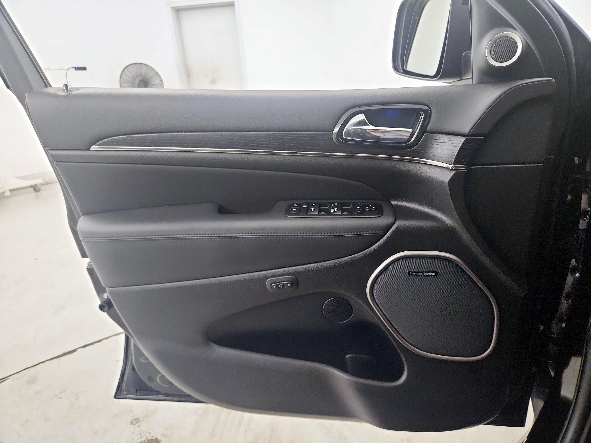 Thumbnail: 2019 Jeep Grand Cherokee - 12
