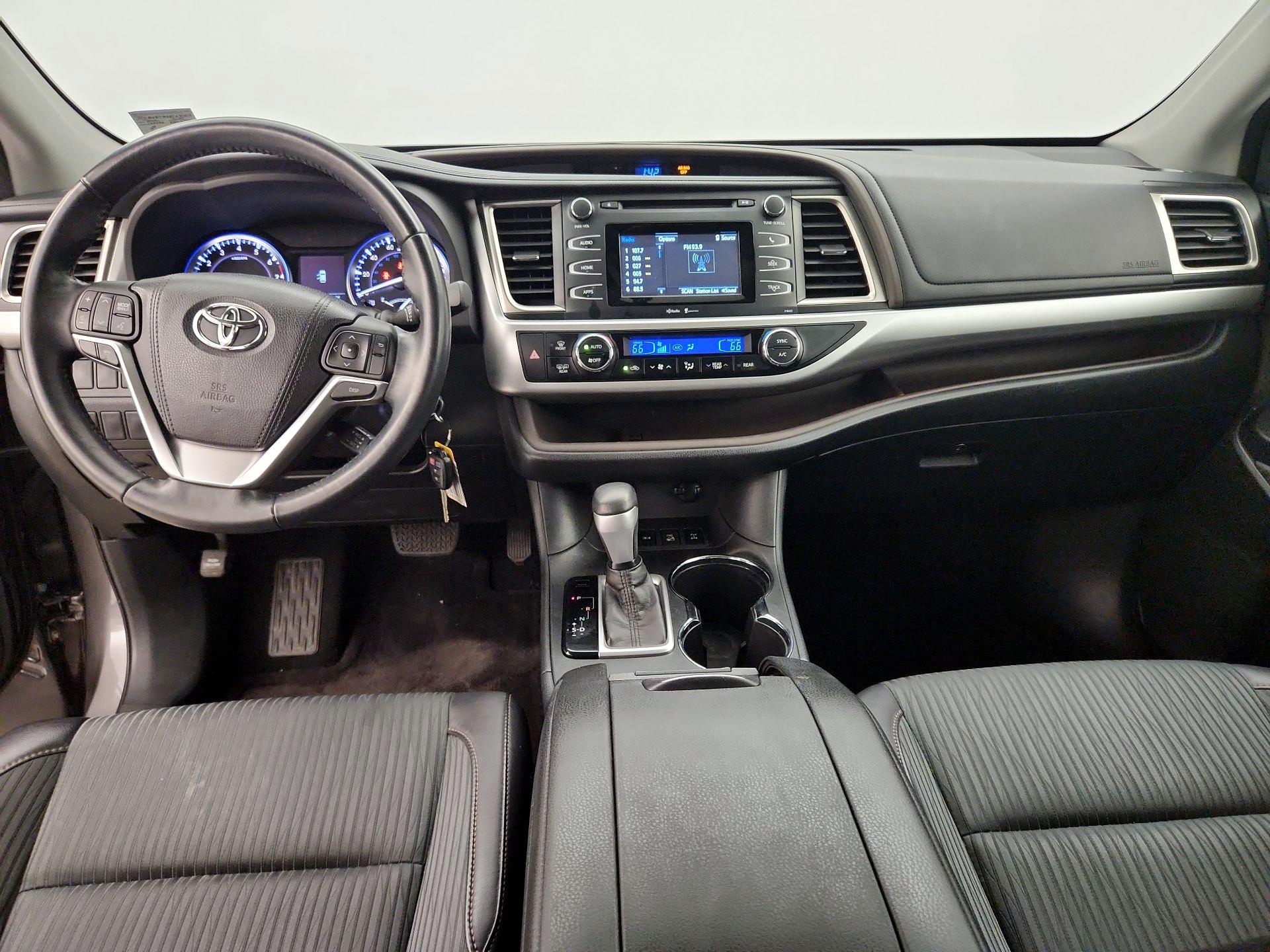Thumbnail: 2015 Toyota Highlander - 9