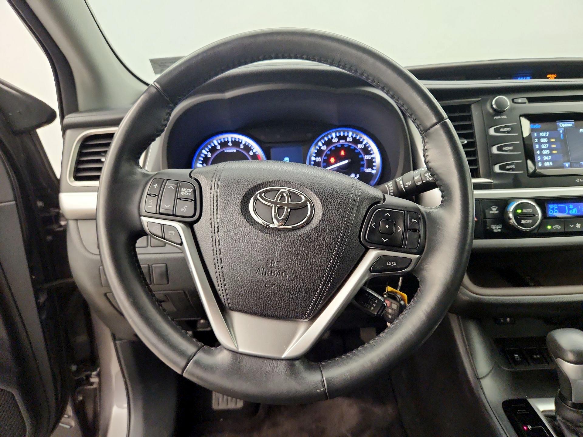Thumbnail: 2015 Toyota Highlander - 10