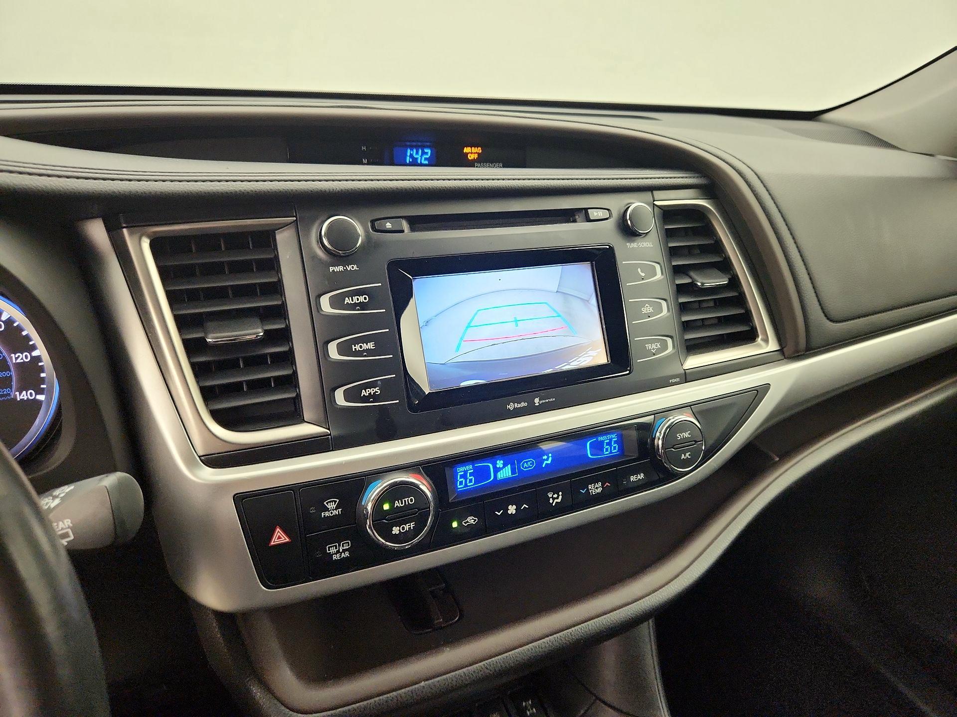 Thumbnail: 2015 Toyota Highlander - 14