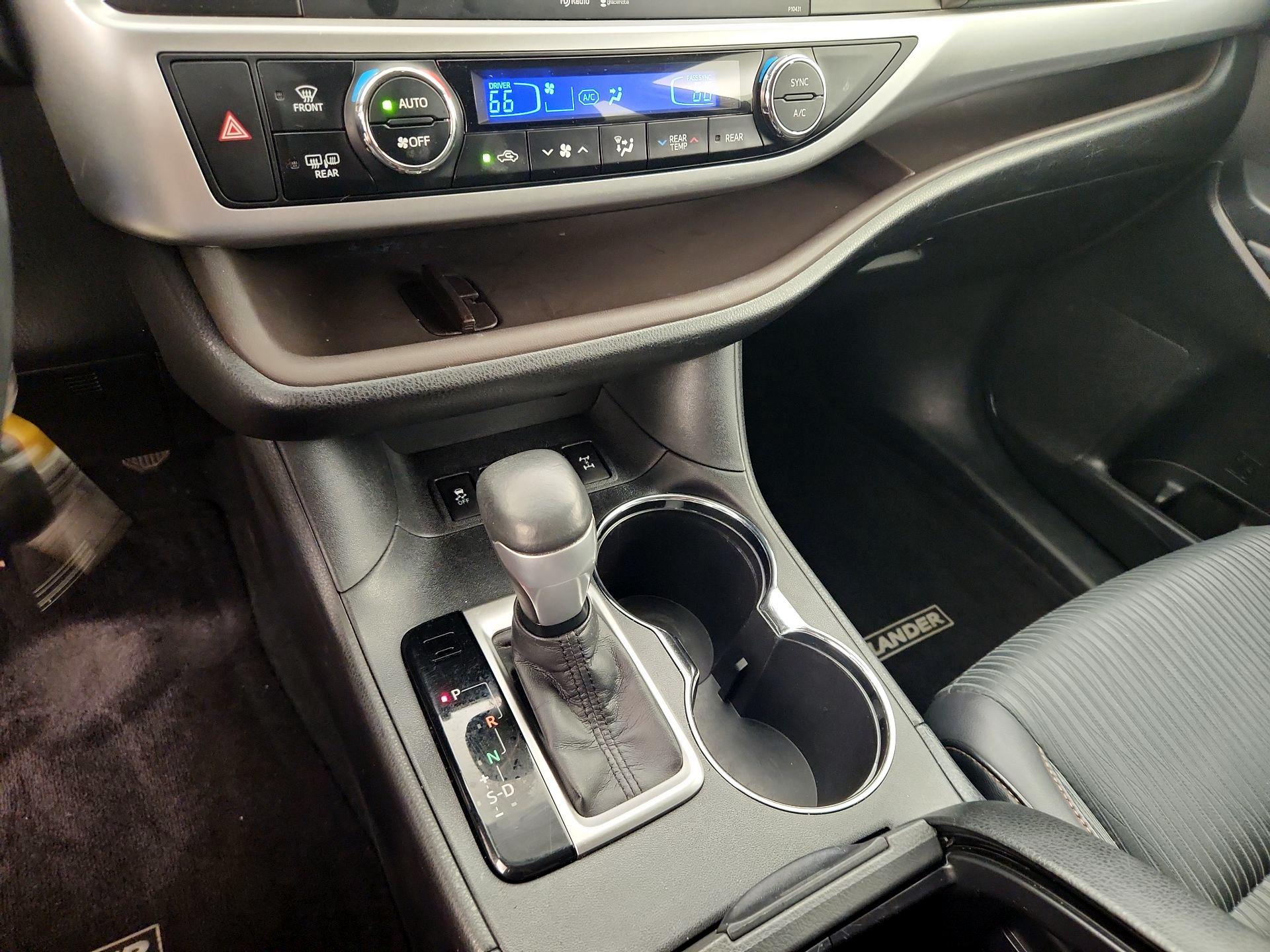 Thumbnail: 2015 Toyota Highlander - 16