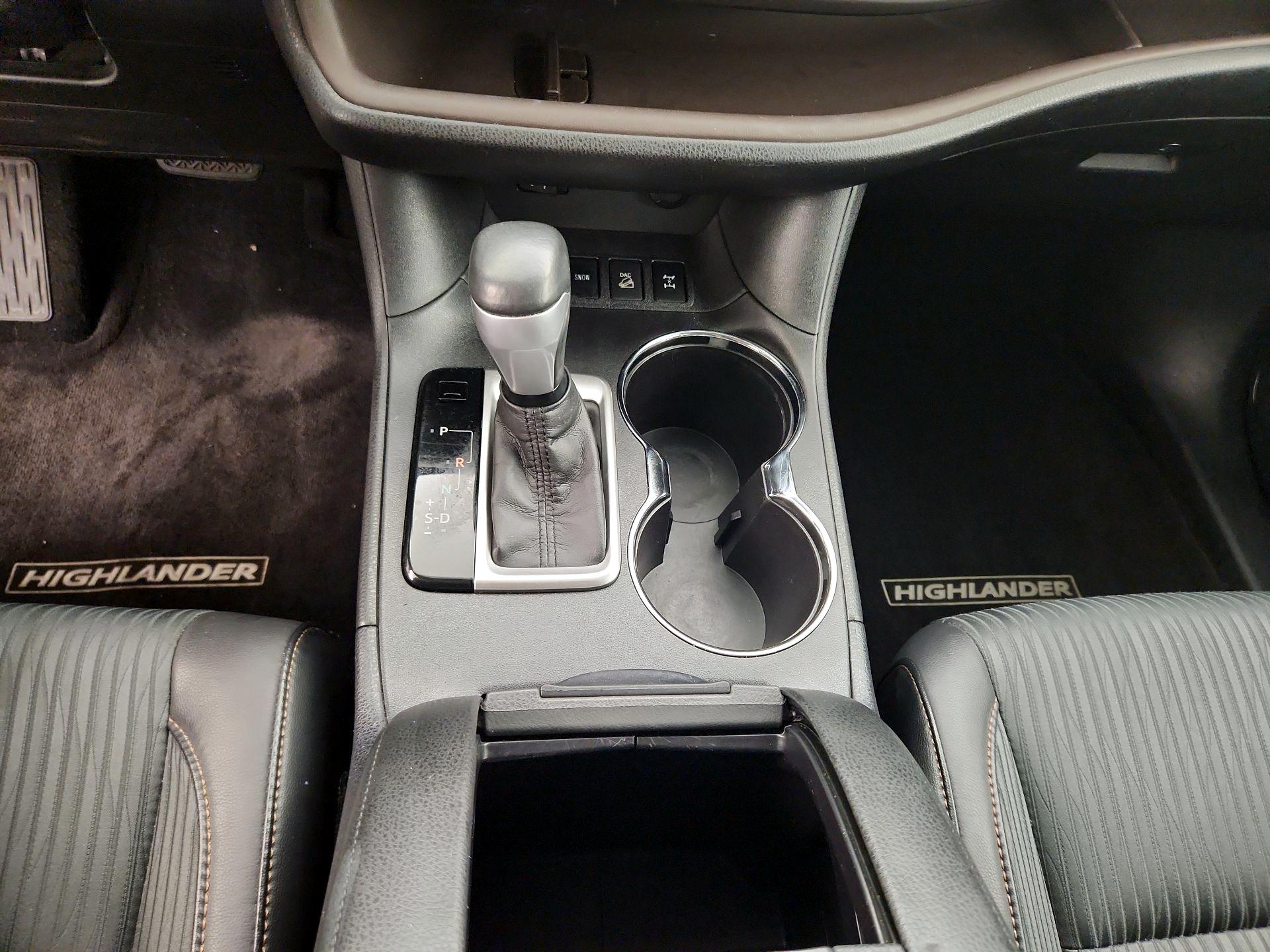 Thumbnail: 2015 Toyota Highlander - 17