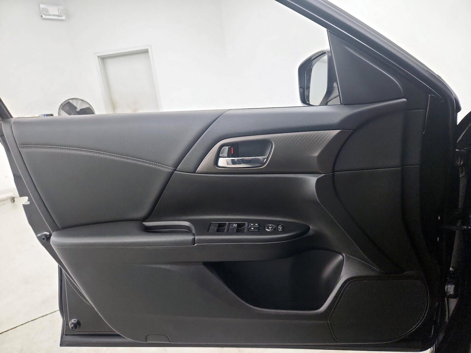 Thumbnail: 2017 Honda Accord - 12