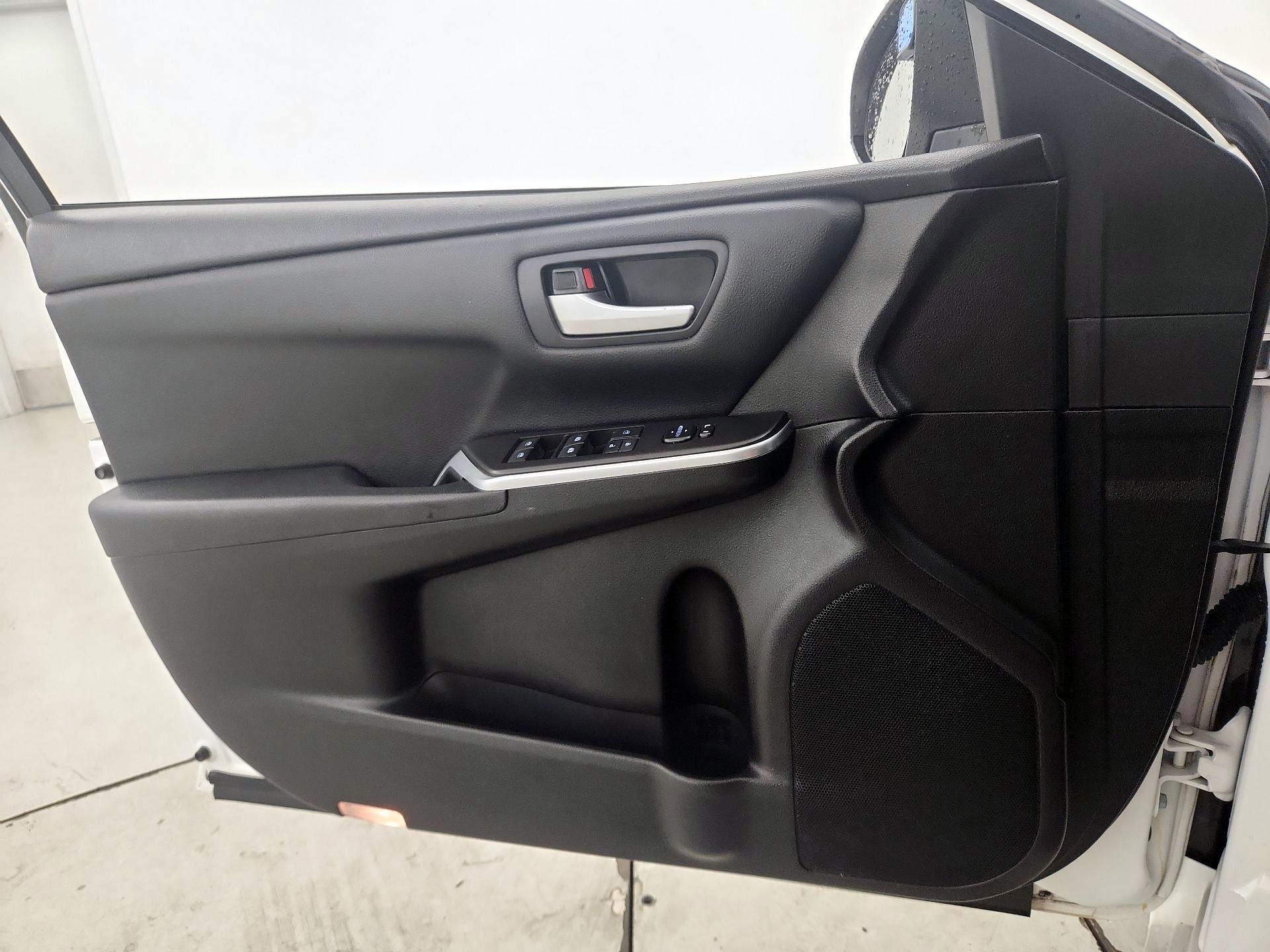 Thumbnail: 2017 Toyota Camry - 12