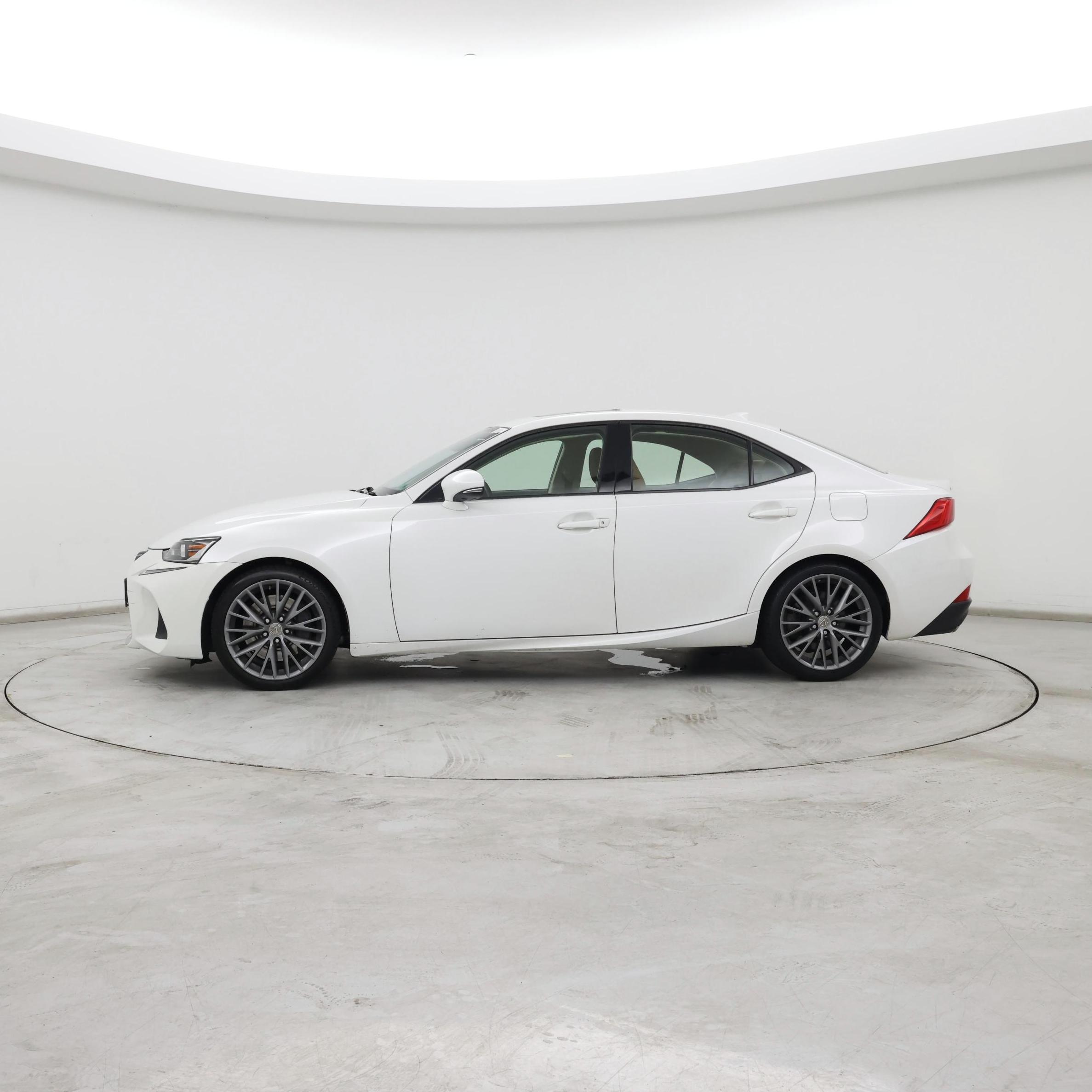Thumbnail: 2018 Lexus IS - 3