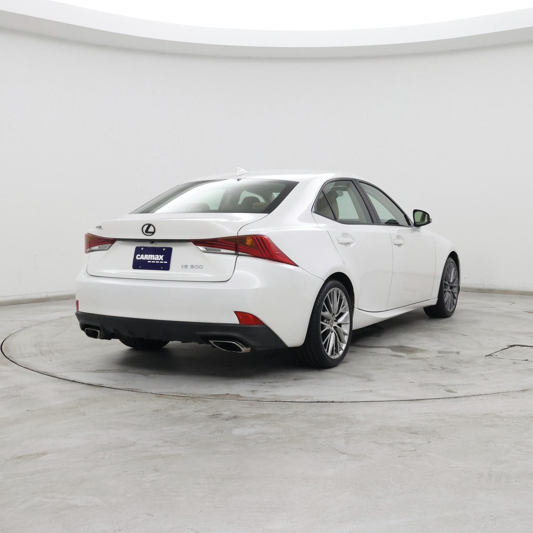 Thumbnail: 2018 Lexus IS - 8