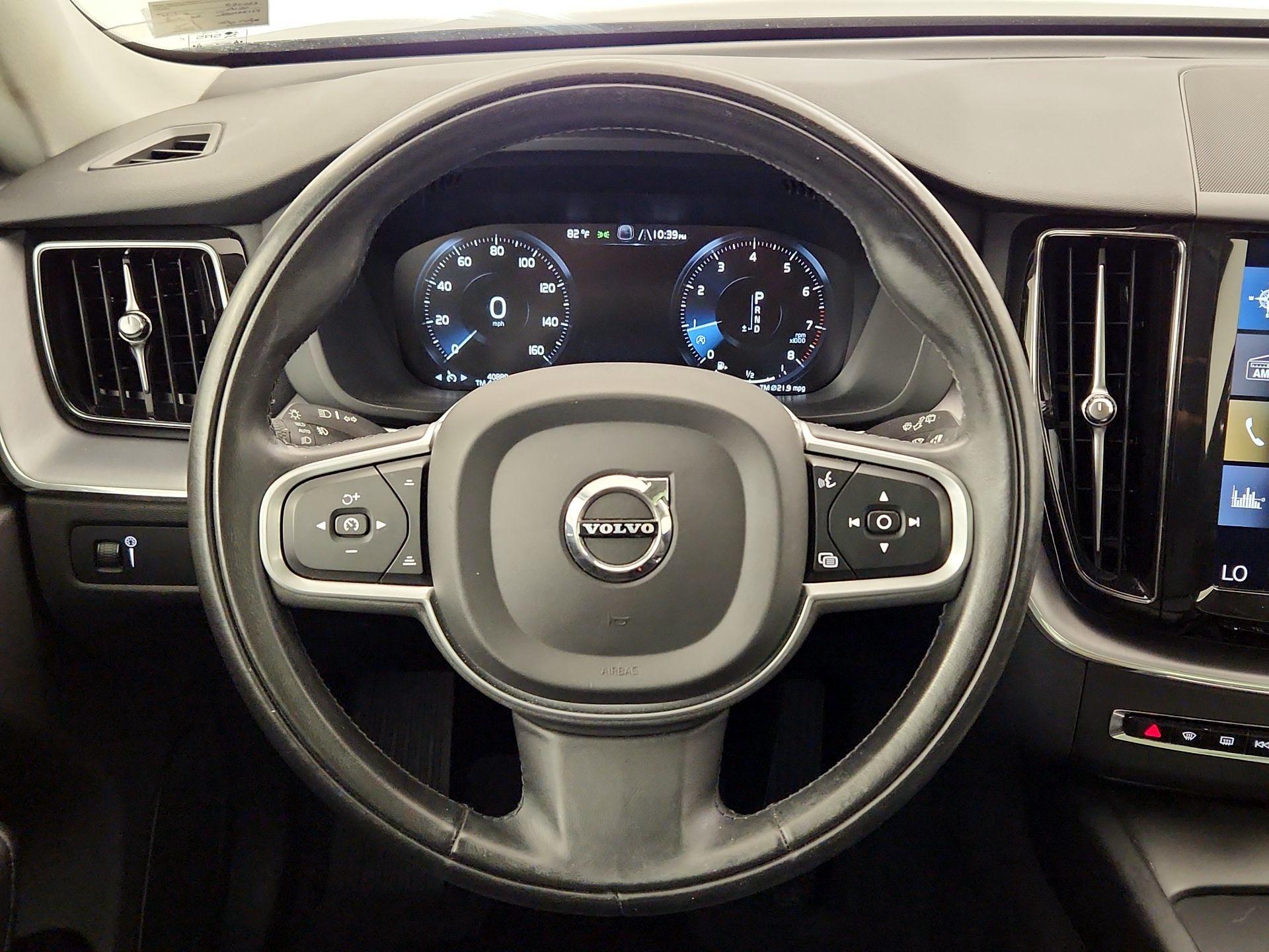 Thumbnail: 2020 Volvo XC60 - 10