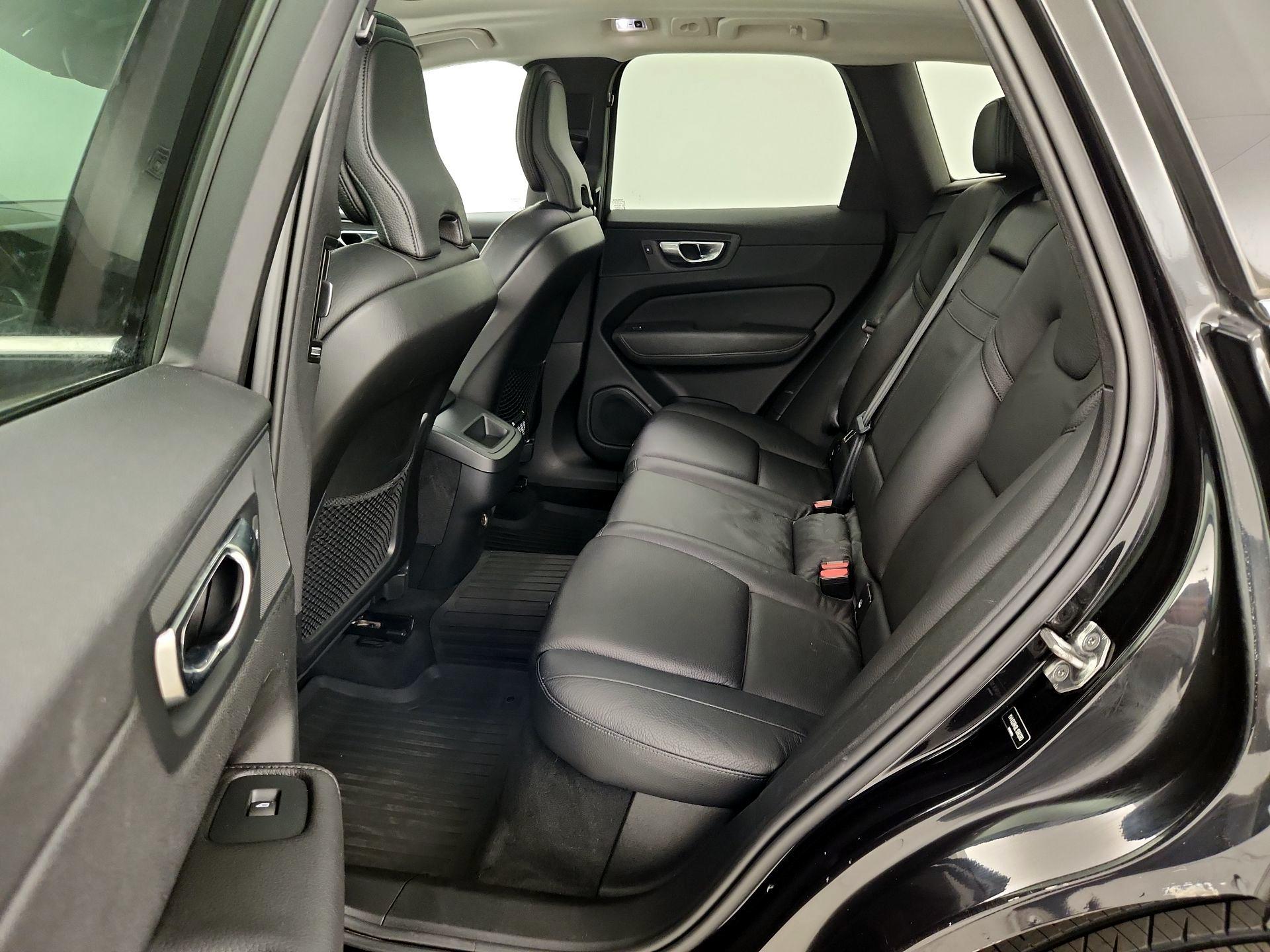 Thumbnail: 2020 Volvo XC60 - 20