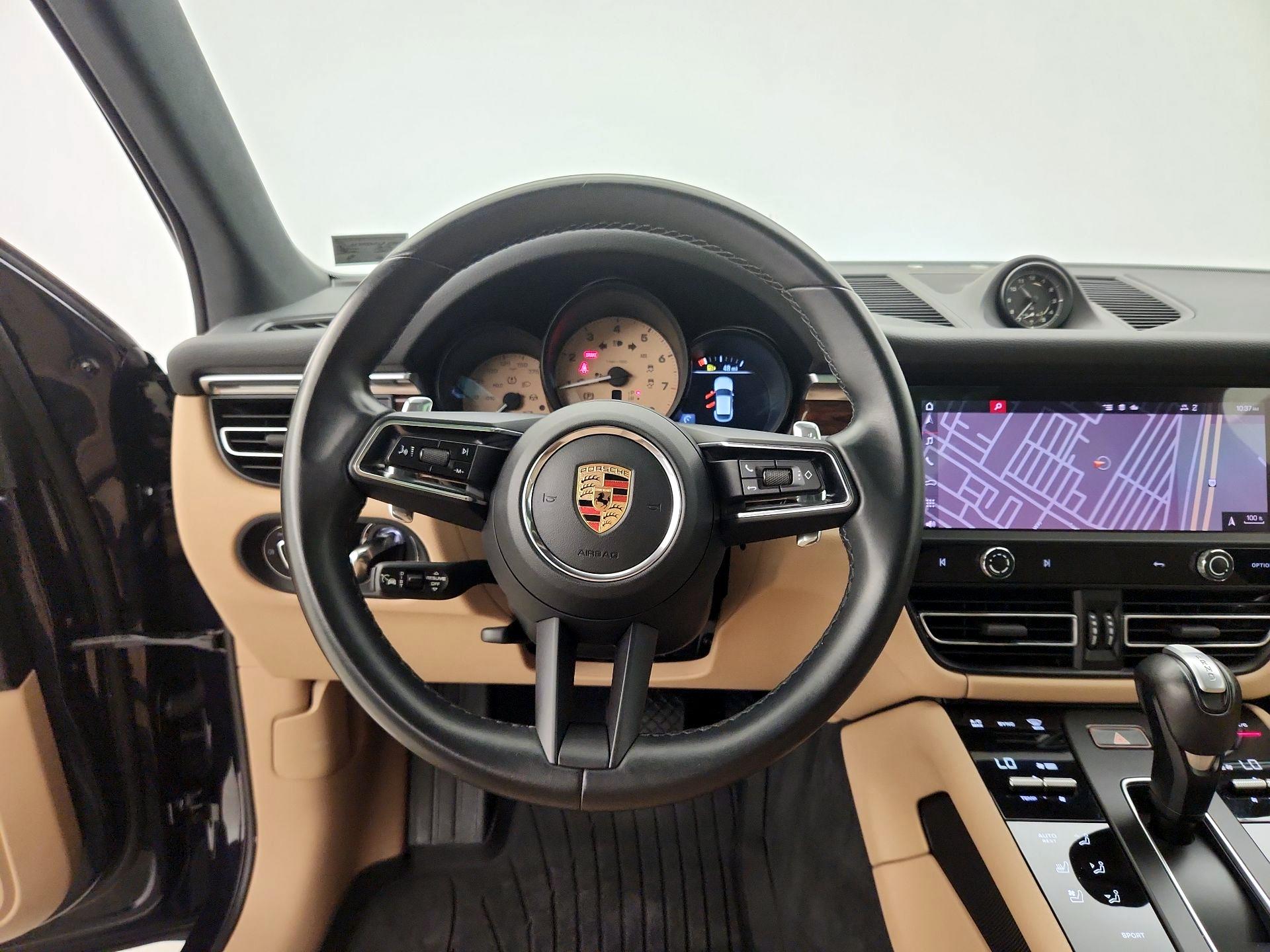 Thumbnail: 2023 Porsche Macan - 10