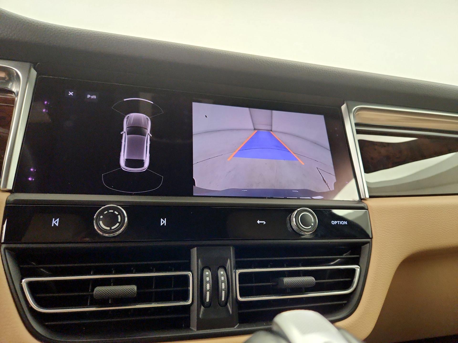 Thumbnail: 2023 Porsche Macan - 15
