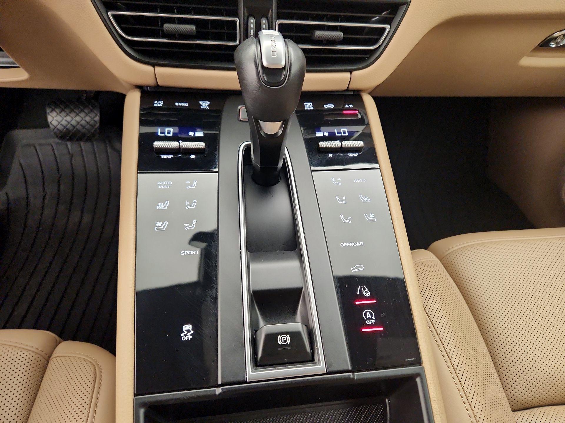 Thumbnail: 2023 Porsche Macan - 17