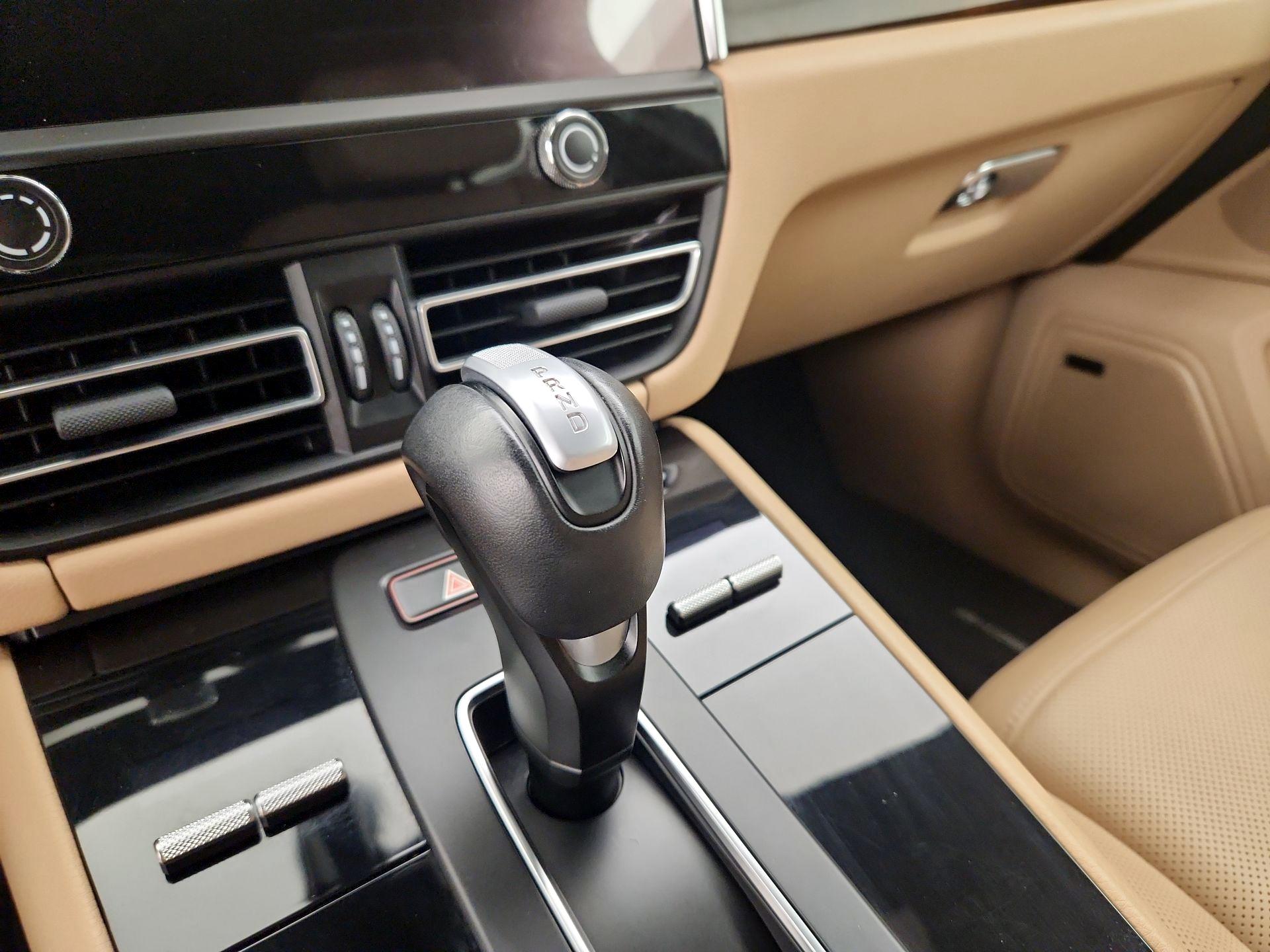Thumbnail: 2023 Porsche Macan - 18