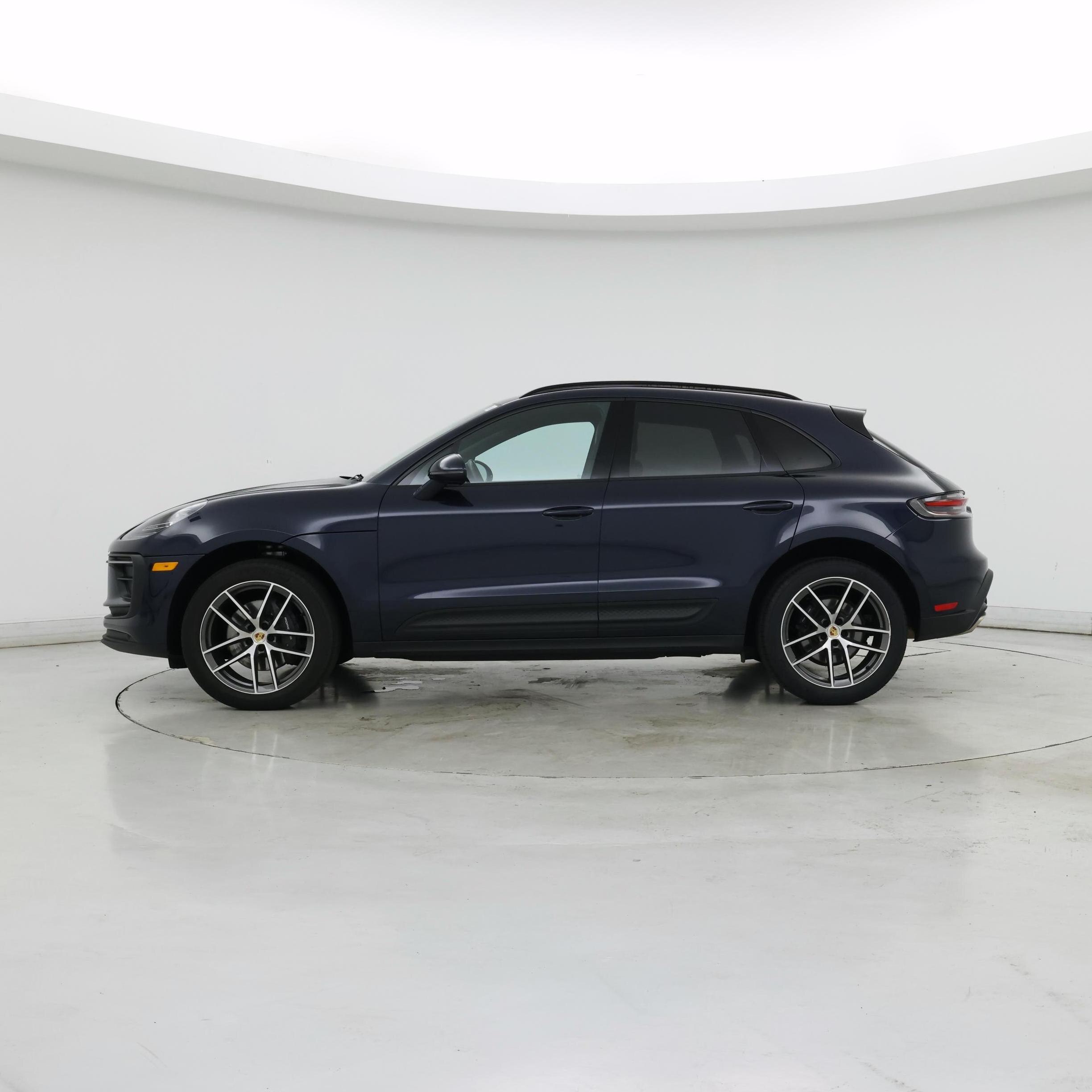 Thumbnail: 2023 Porsche Macan - 3