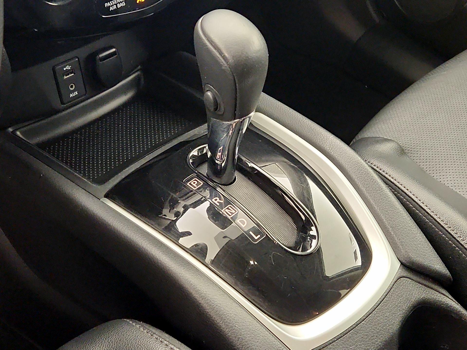 Thumbnail: 2015 Nissan Rogue - 18
