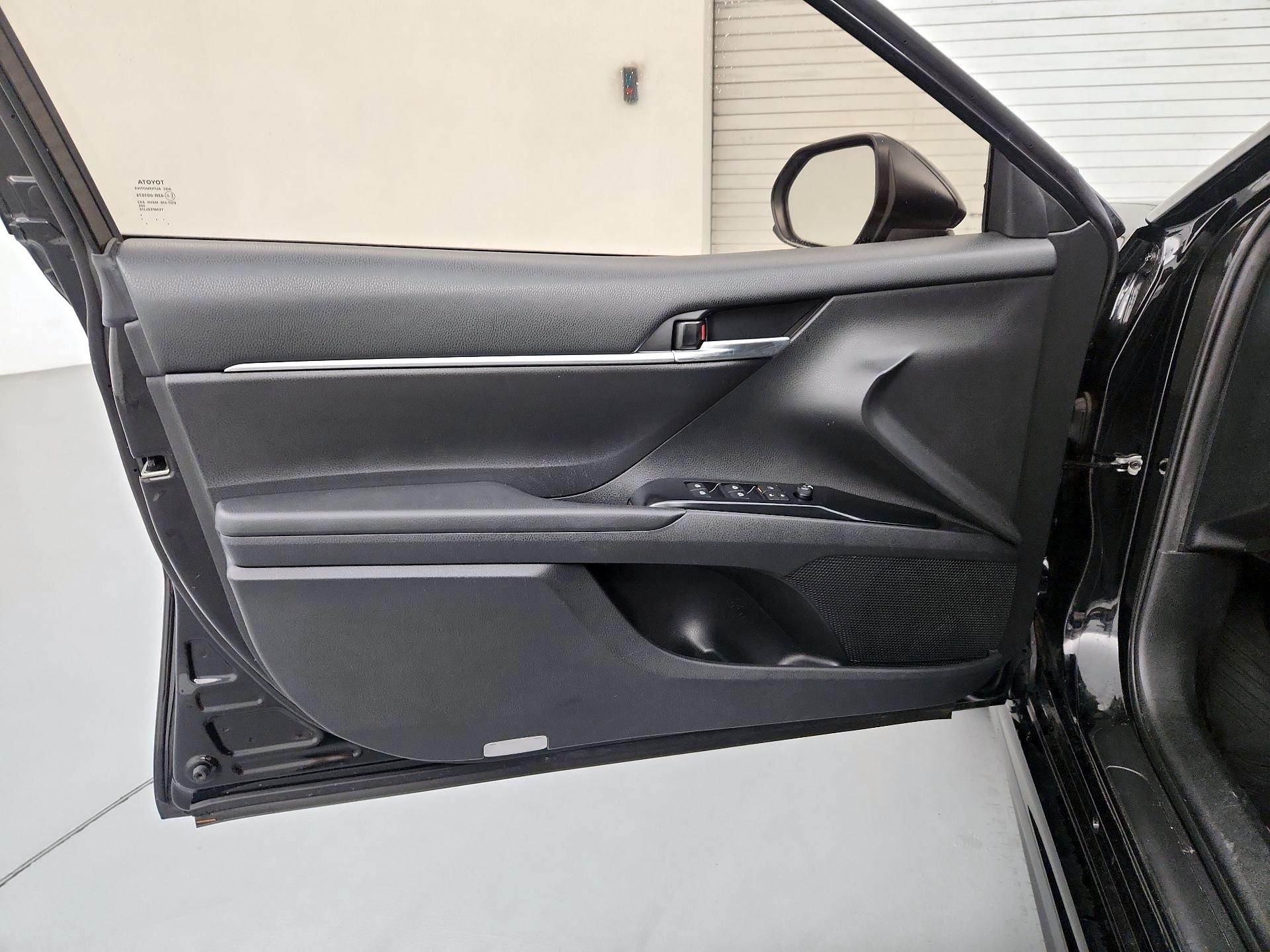 Thumbnail: 2019 Toyota Camry - 12