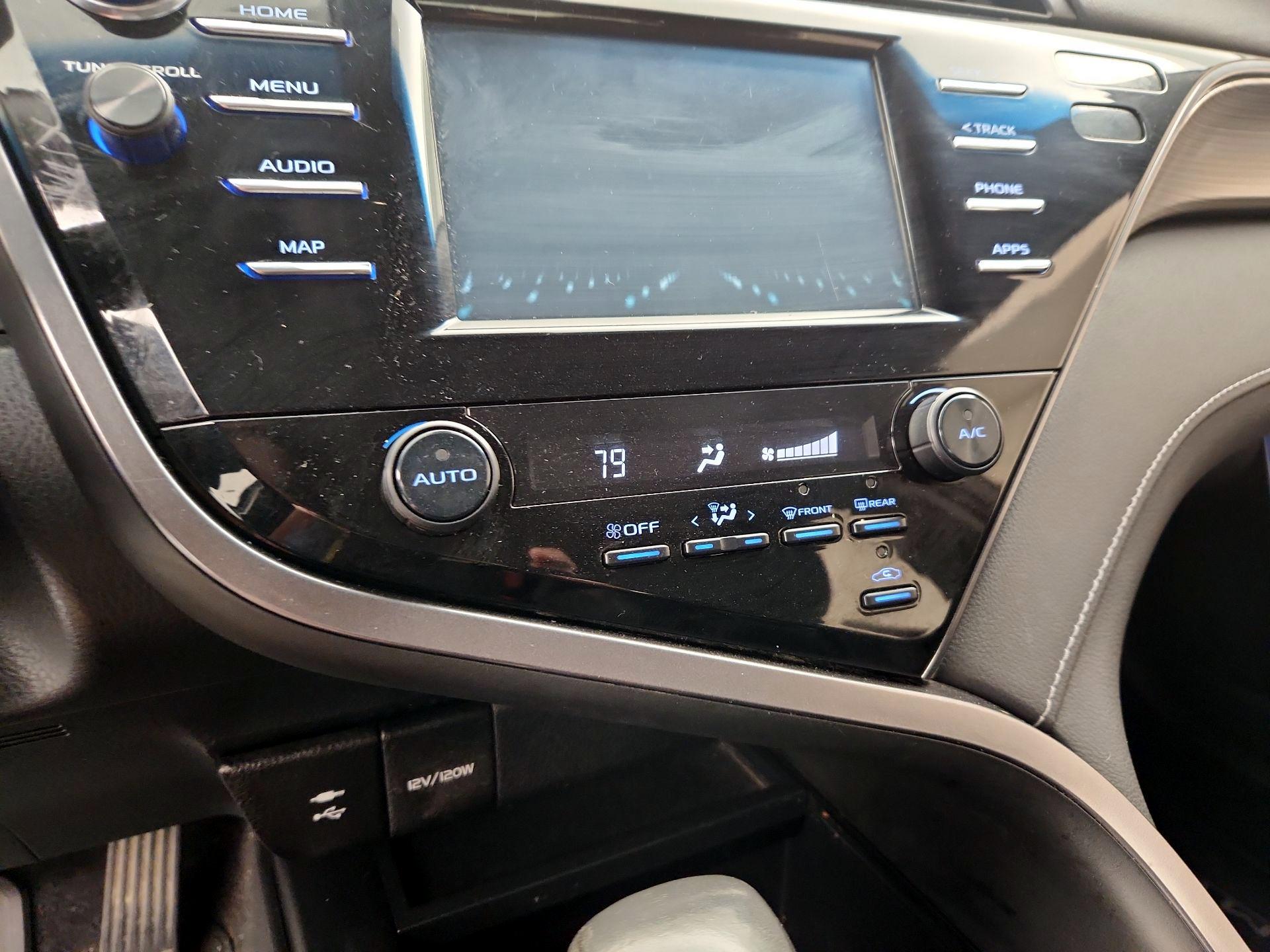 Thumbnail: 2019 Toyota Camry - 16