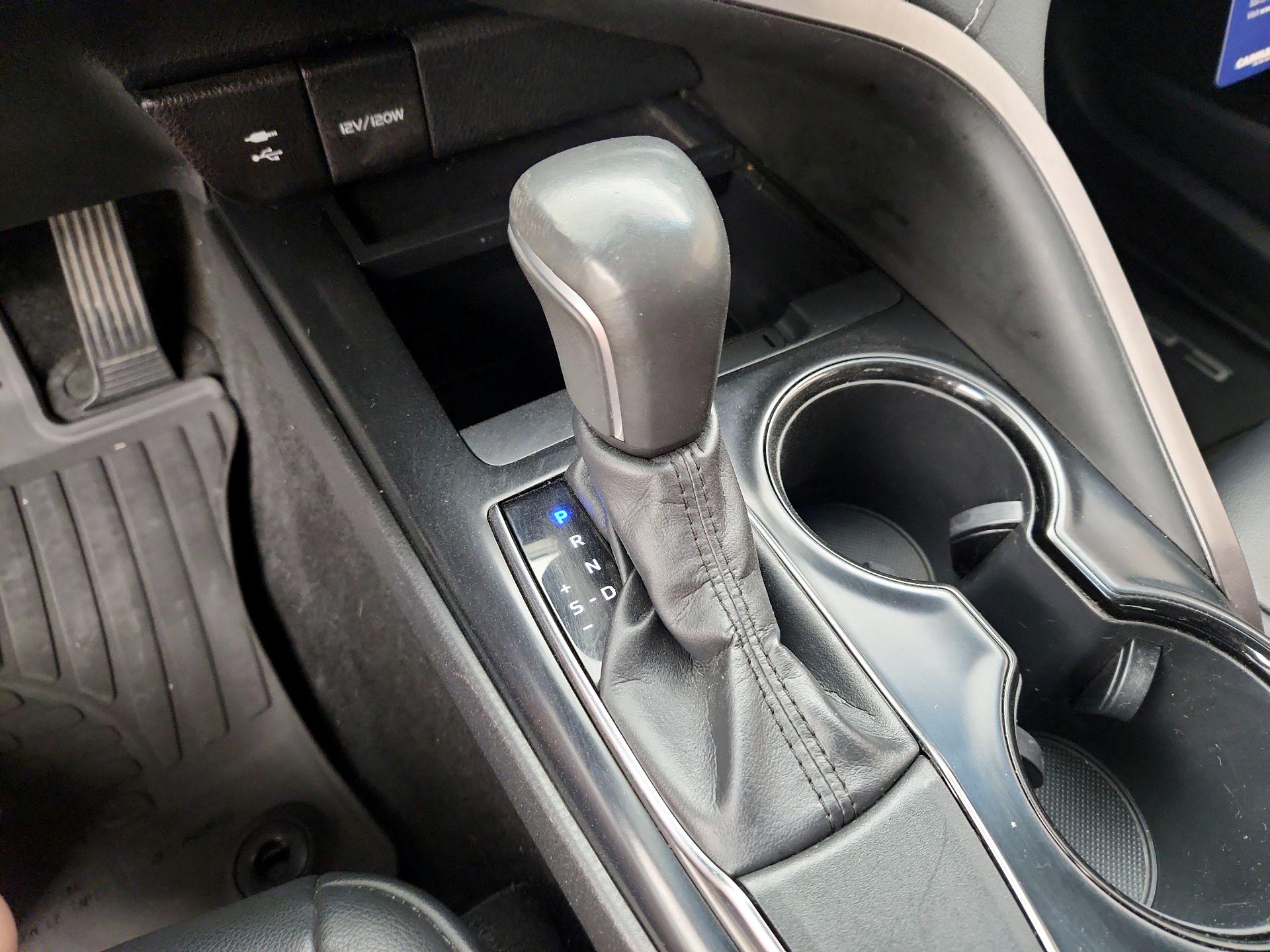Thumbnail: 2019 Toyota Camry - 17