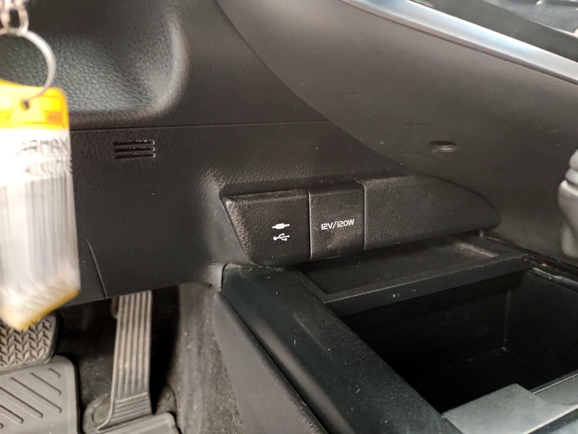 Thumbnail: 2019 Toyota Camry - 18
